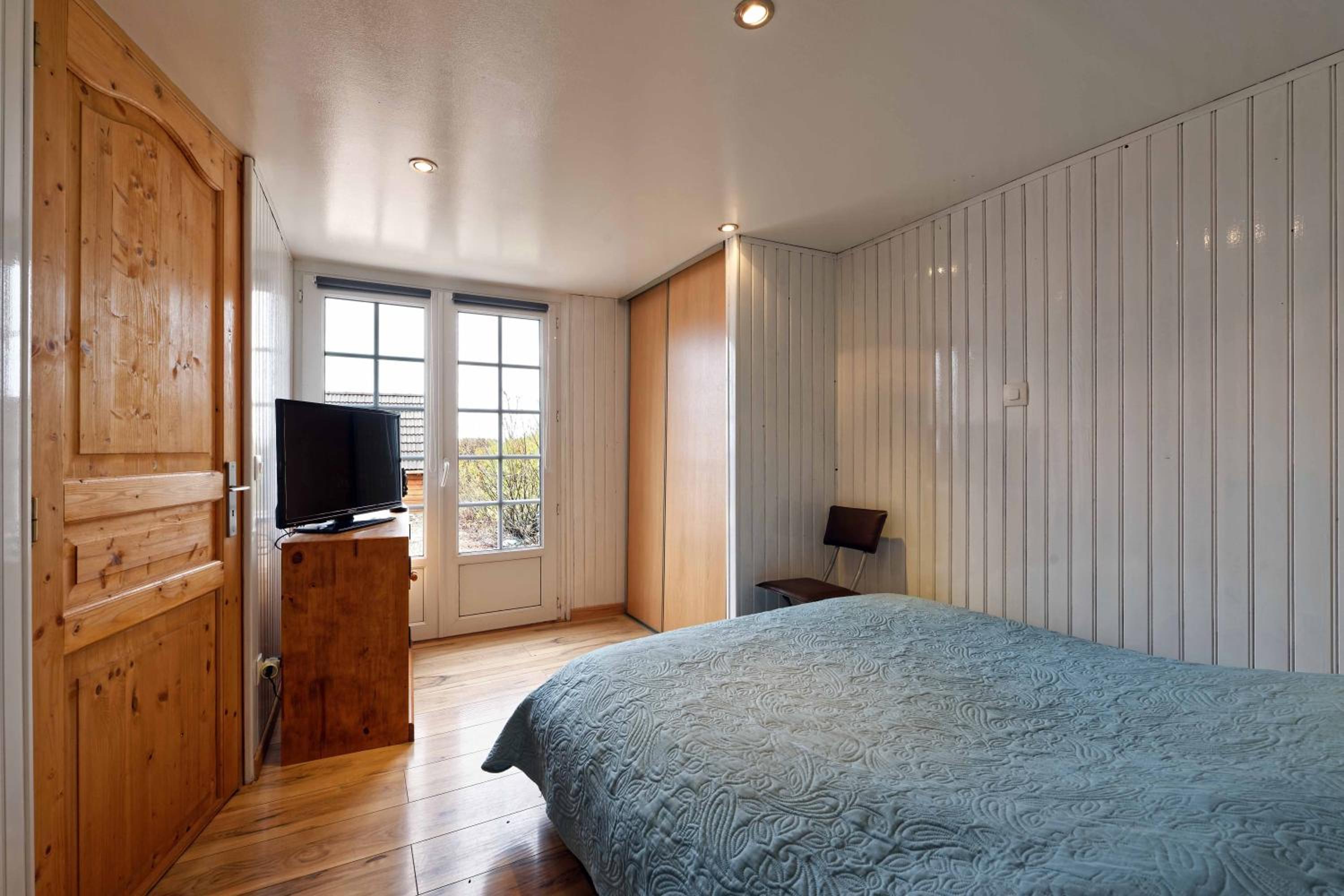 Economy Room with Shared Bathroom photo 2