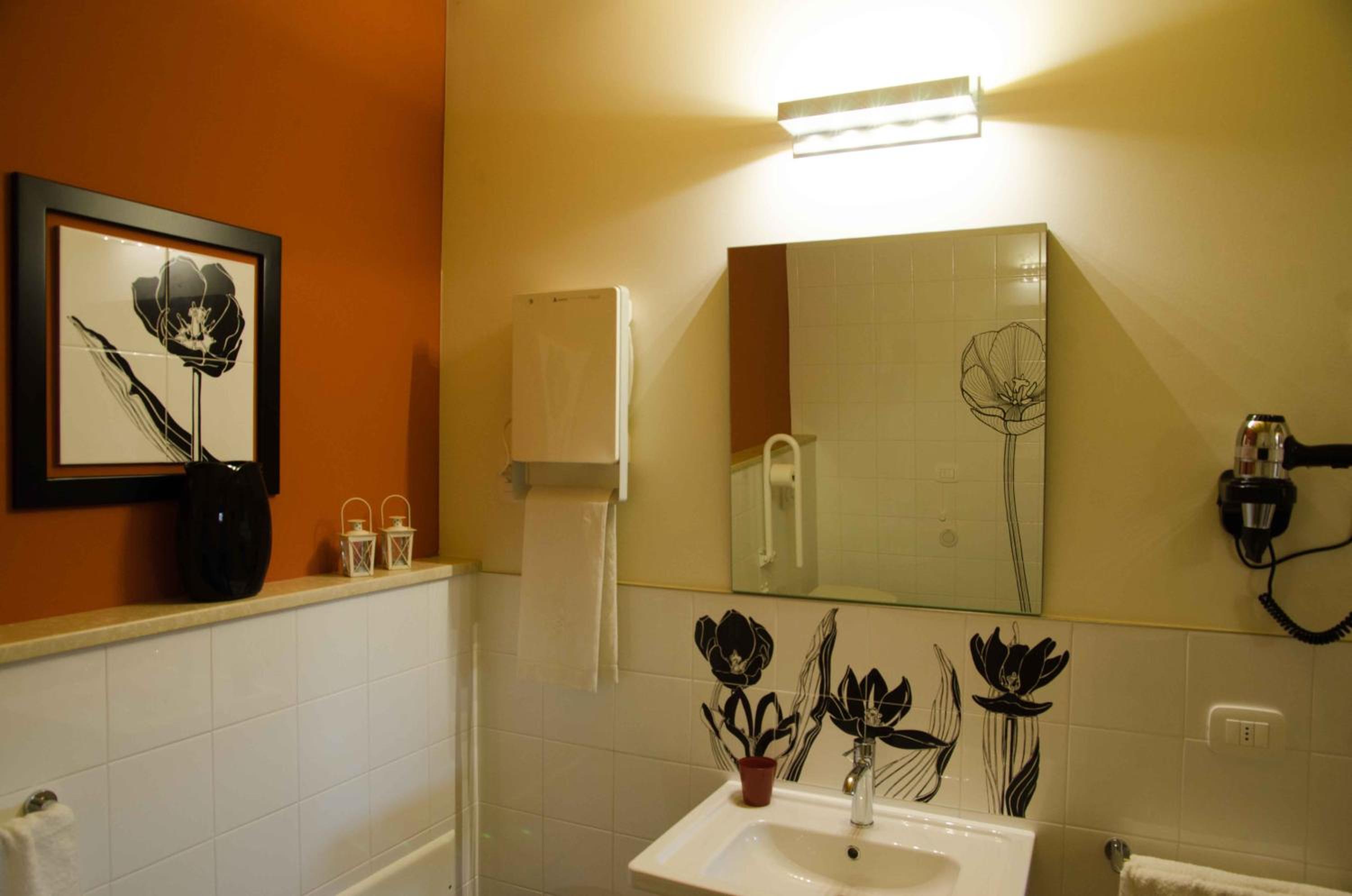 Double Room - Photo 12