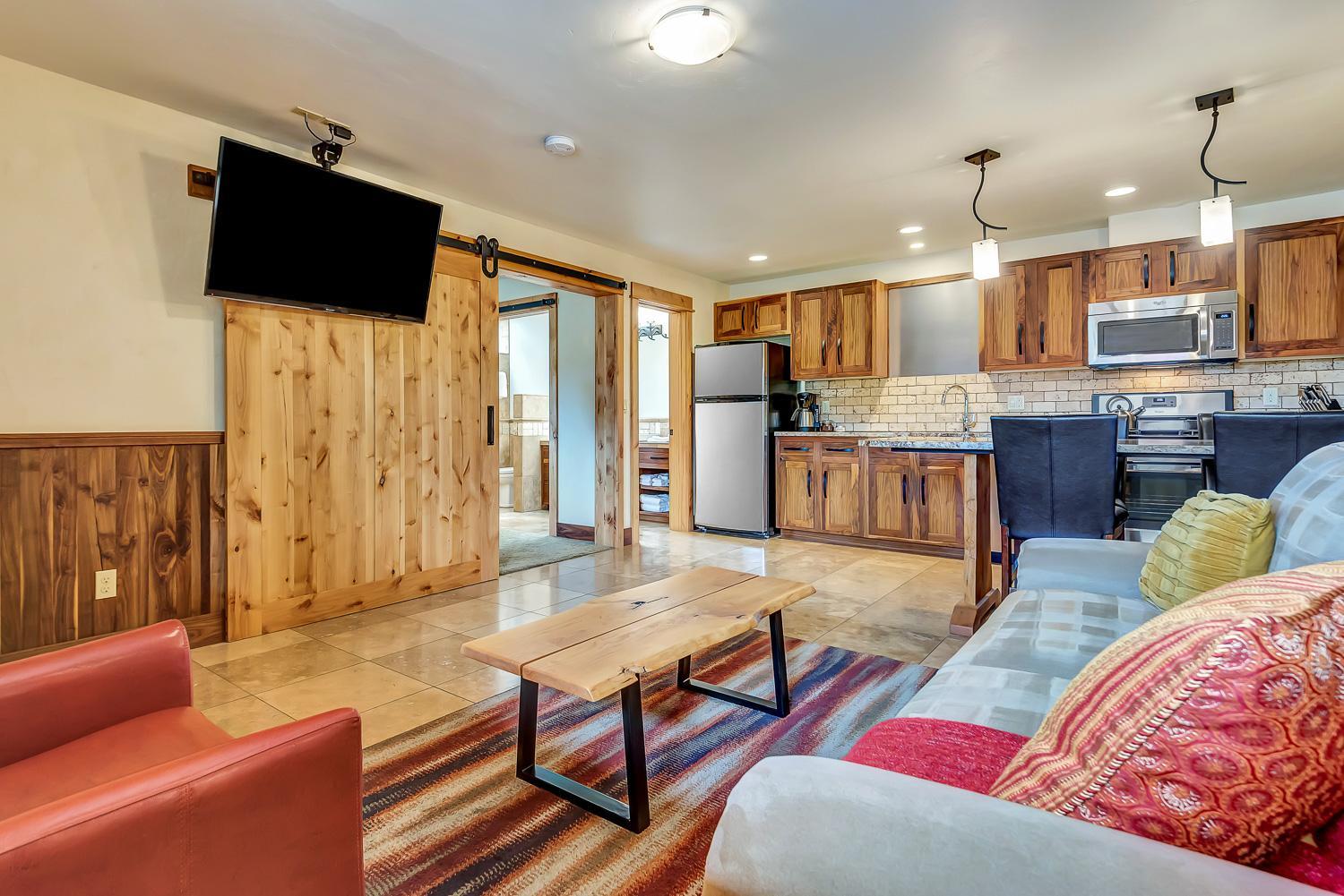 Deschutes River One-Bedroom King Suite