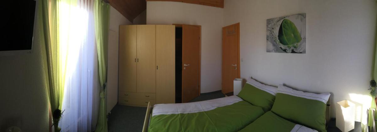 Twin Room with Balcony (lime) photo 2
