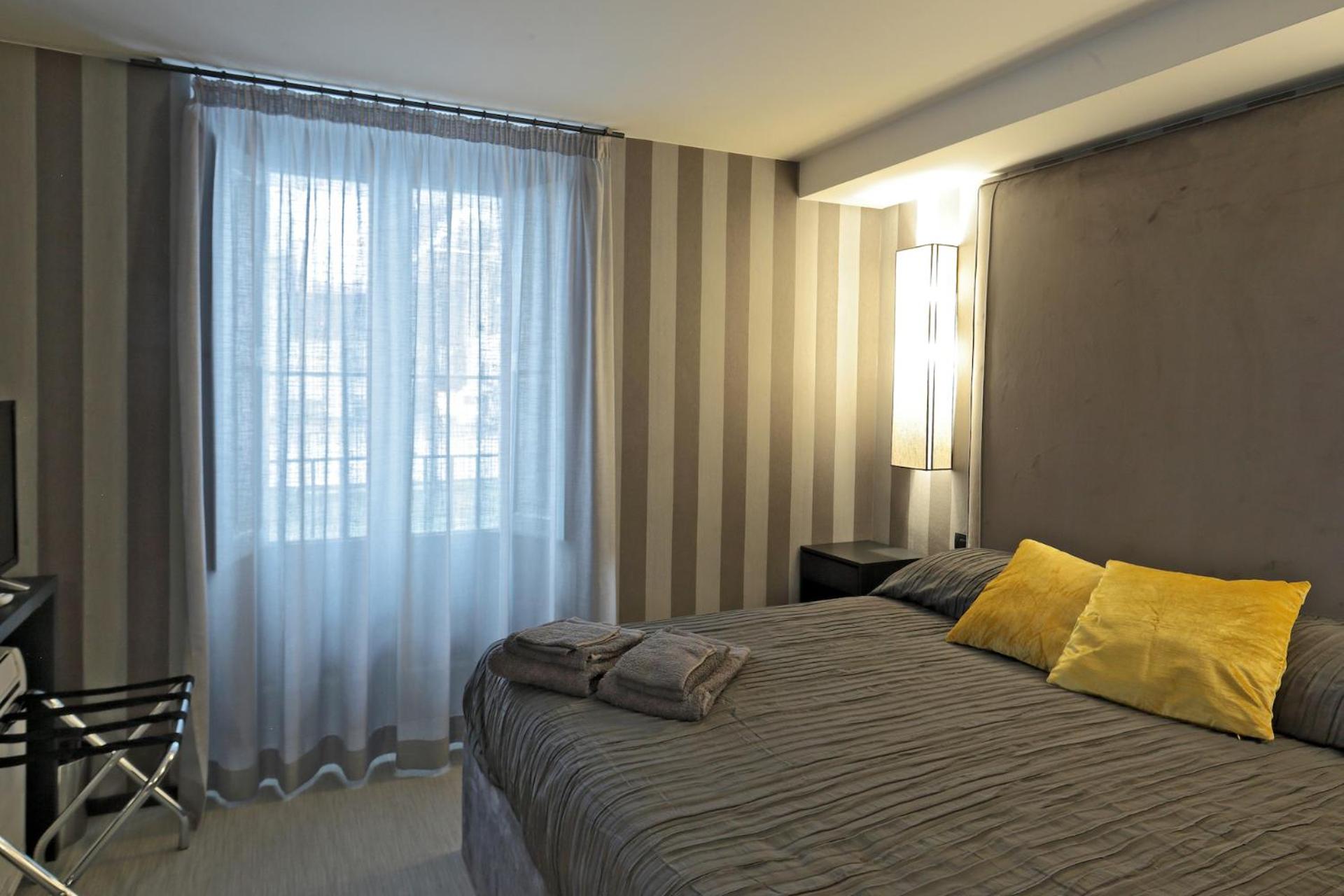 Small Double Room - Photo 6
