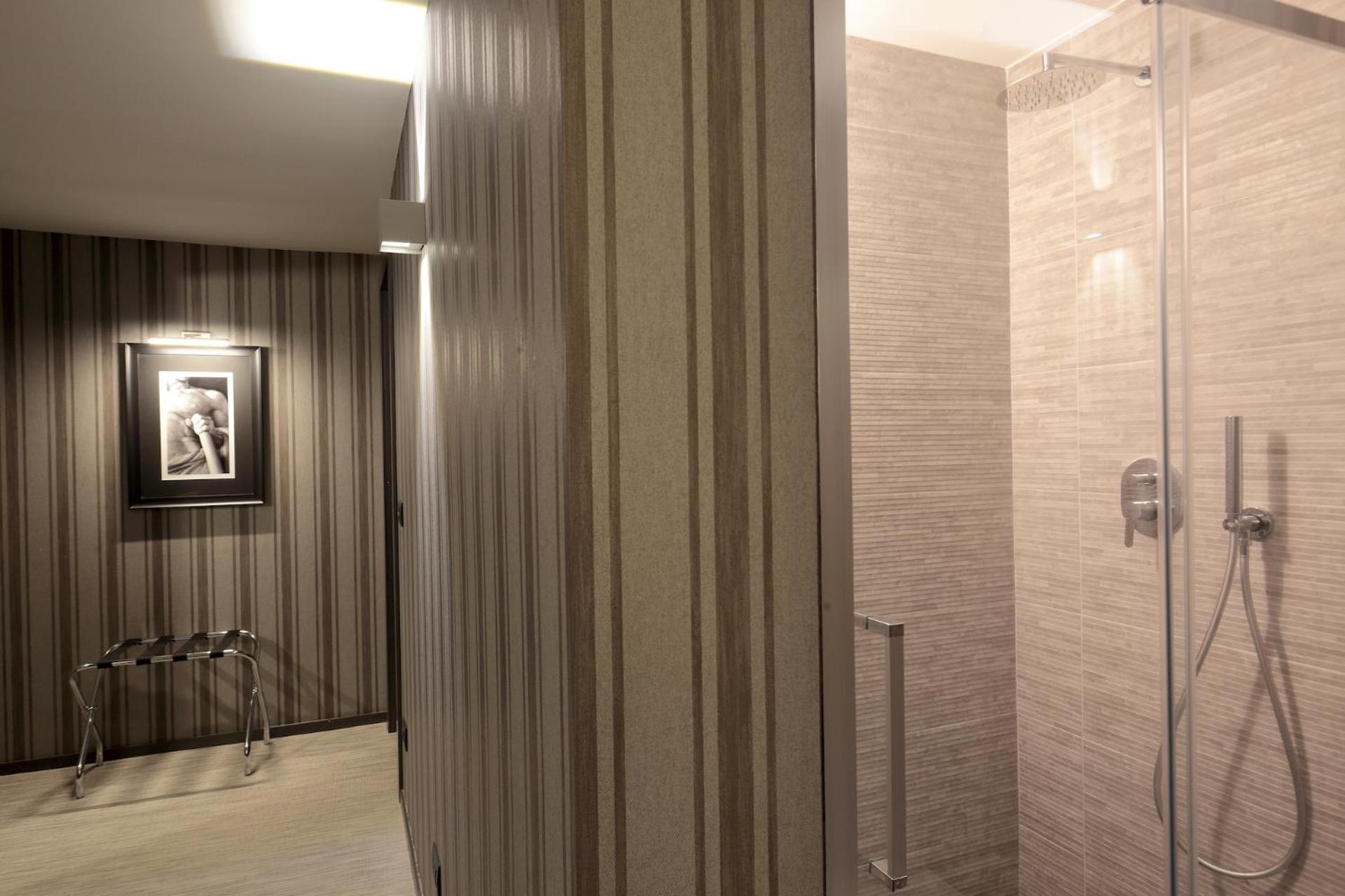 Double Room - Photo 16