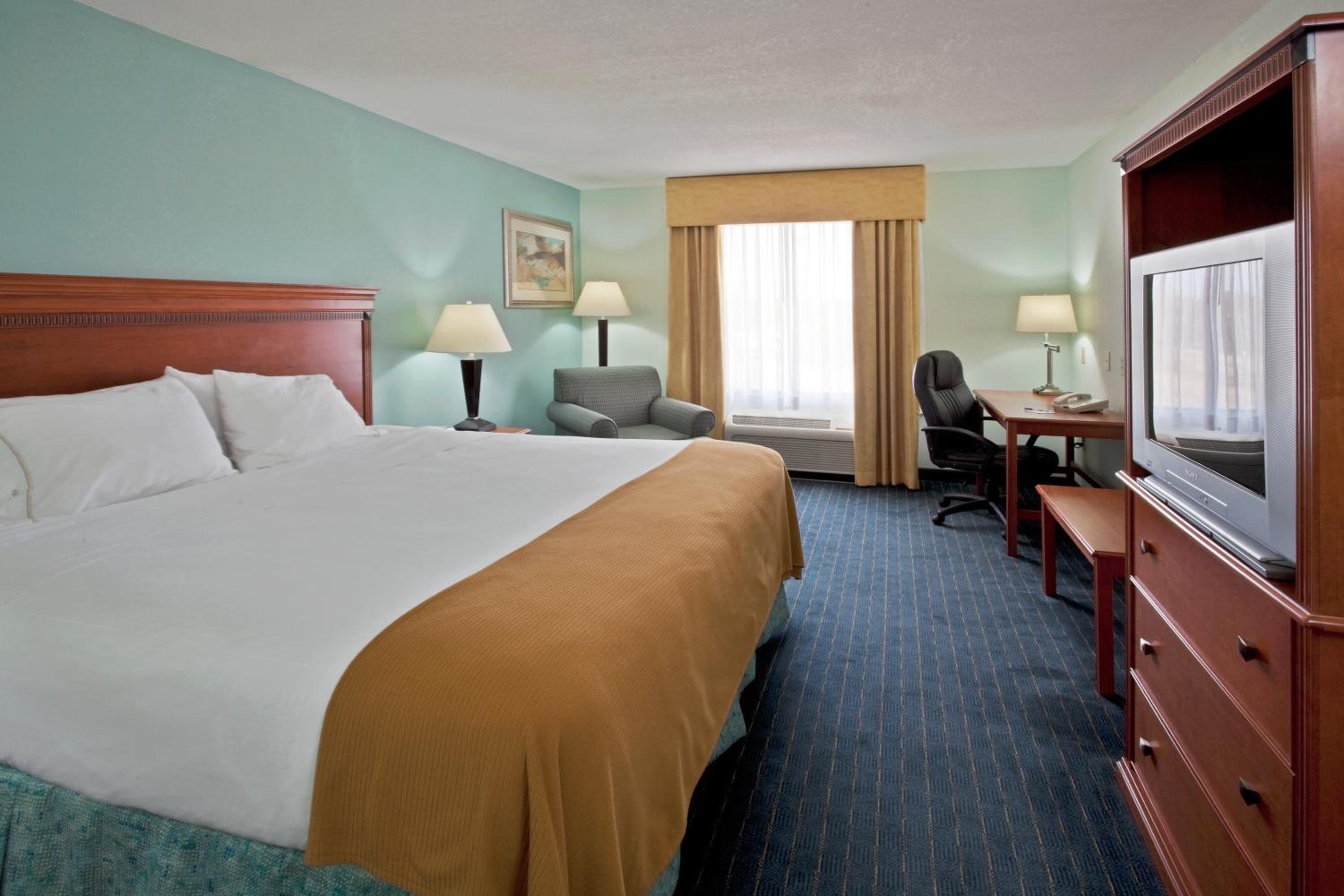 King Suite with Sofa Bed - Photo 5