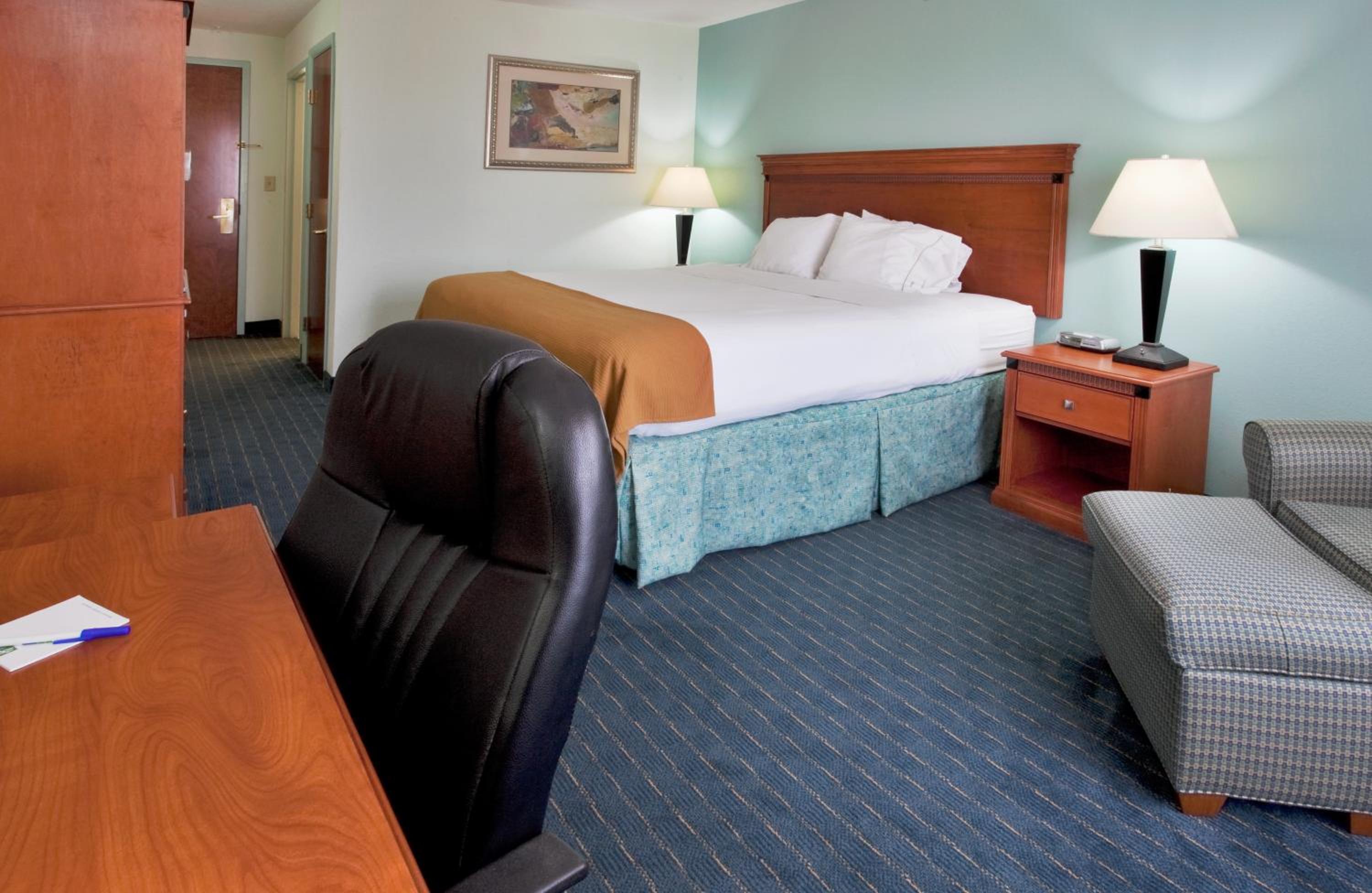 King Suite with Sofa Bed - Photo 2