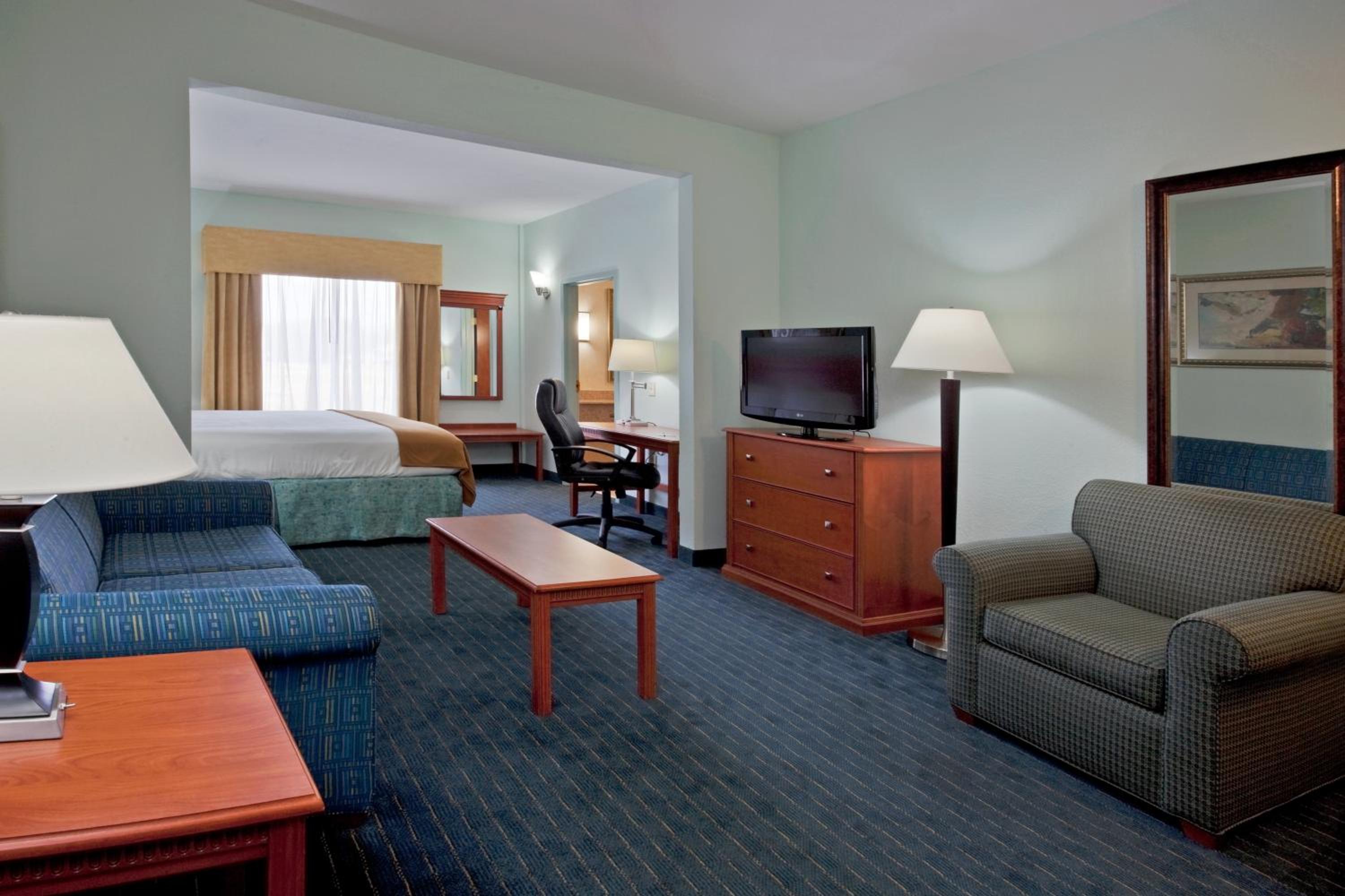 King Suite with Sofa Bed - Photo 3