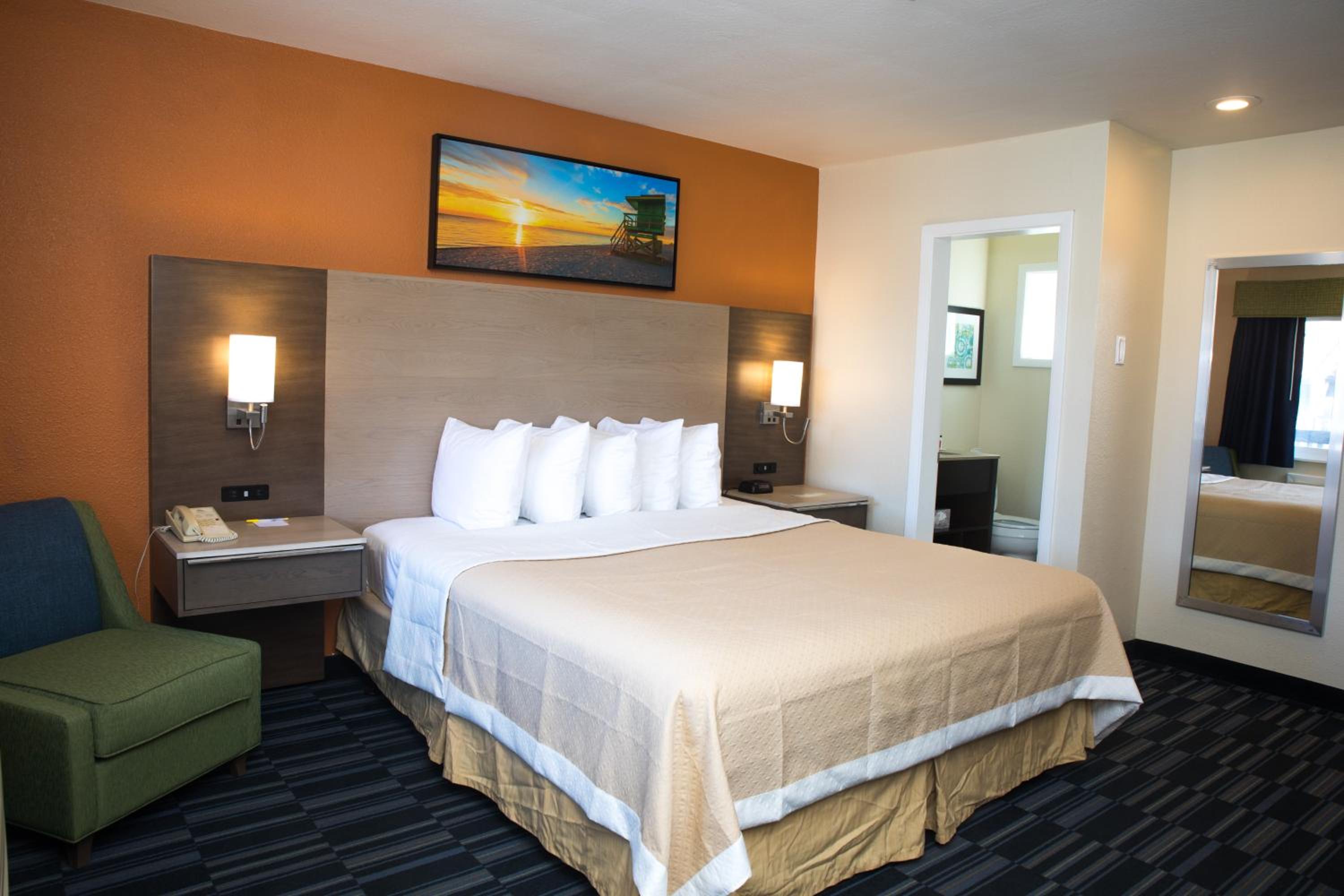 Standard King bedroom Nonsmoking - Photo 2