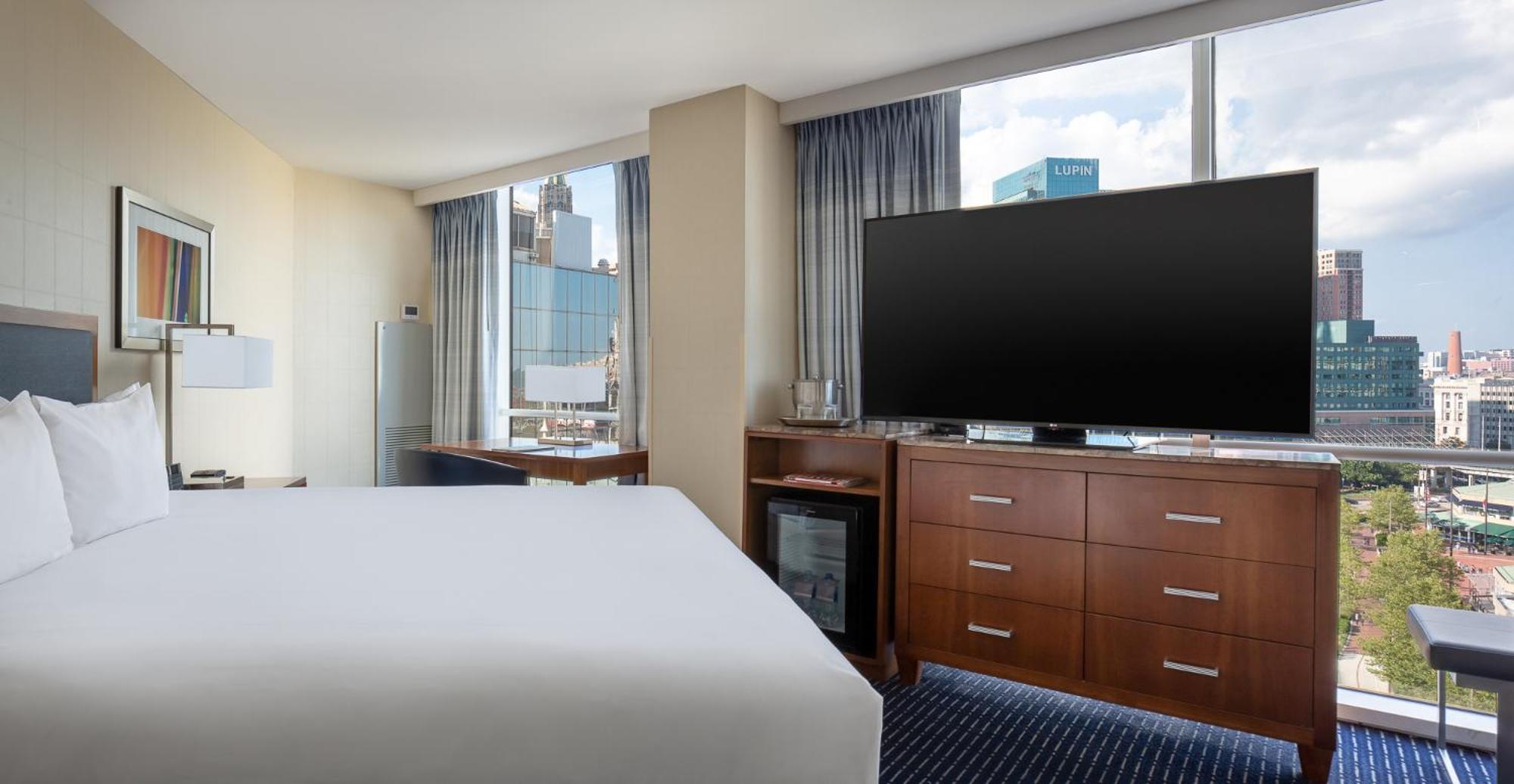 Queen Room with Harbor View - Photo 11