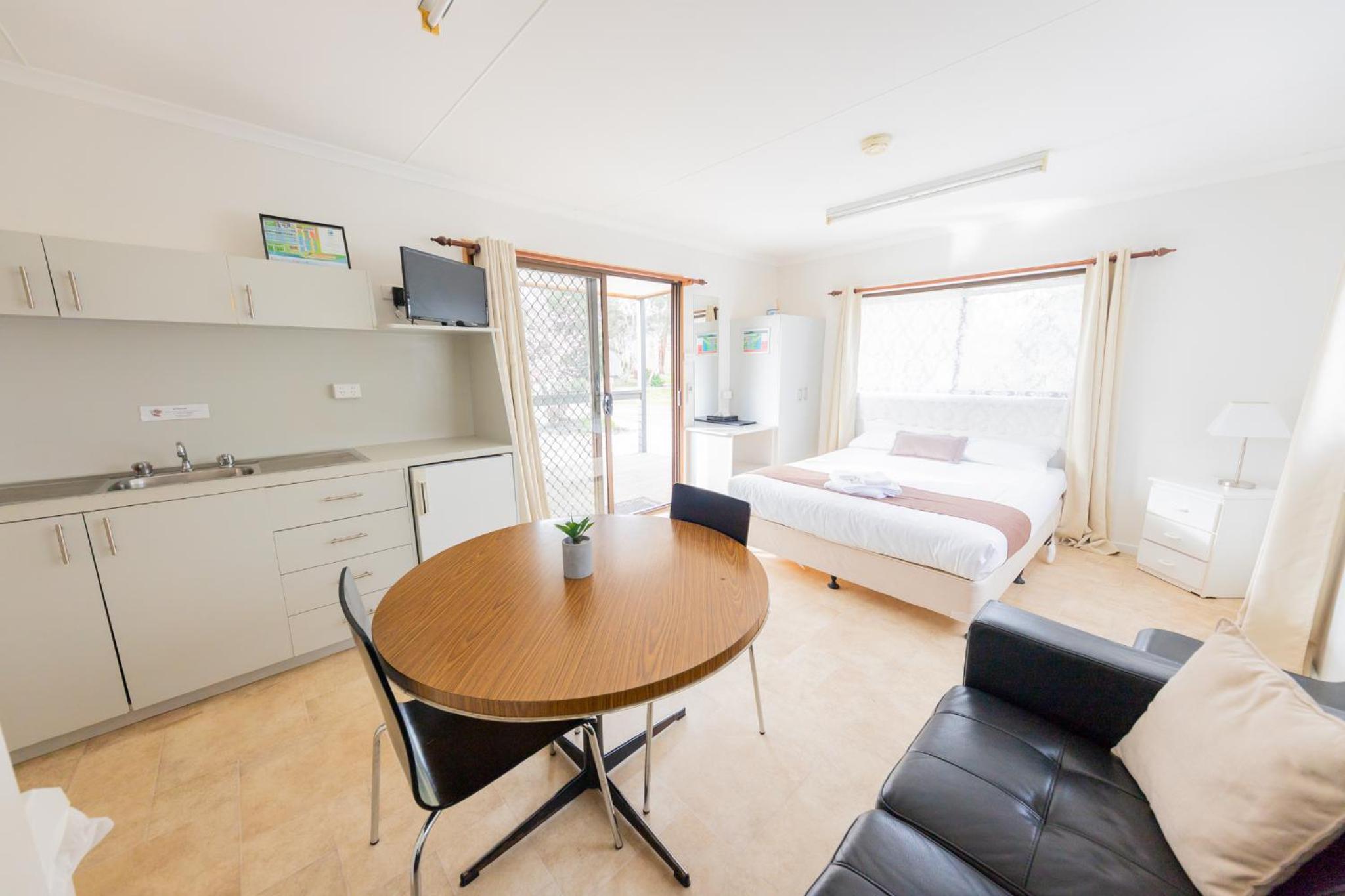 Budget One-Bedroom Cabin photo 1
