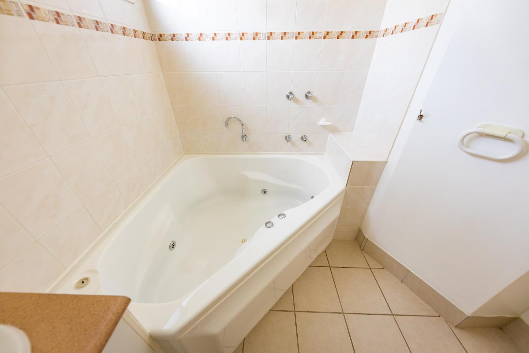 Family Cabin with Spa Bath photo 2
