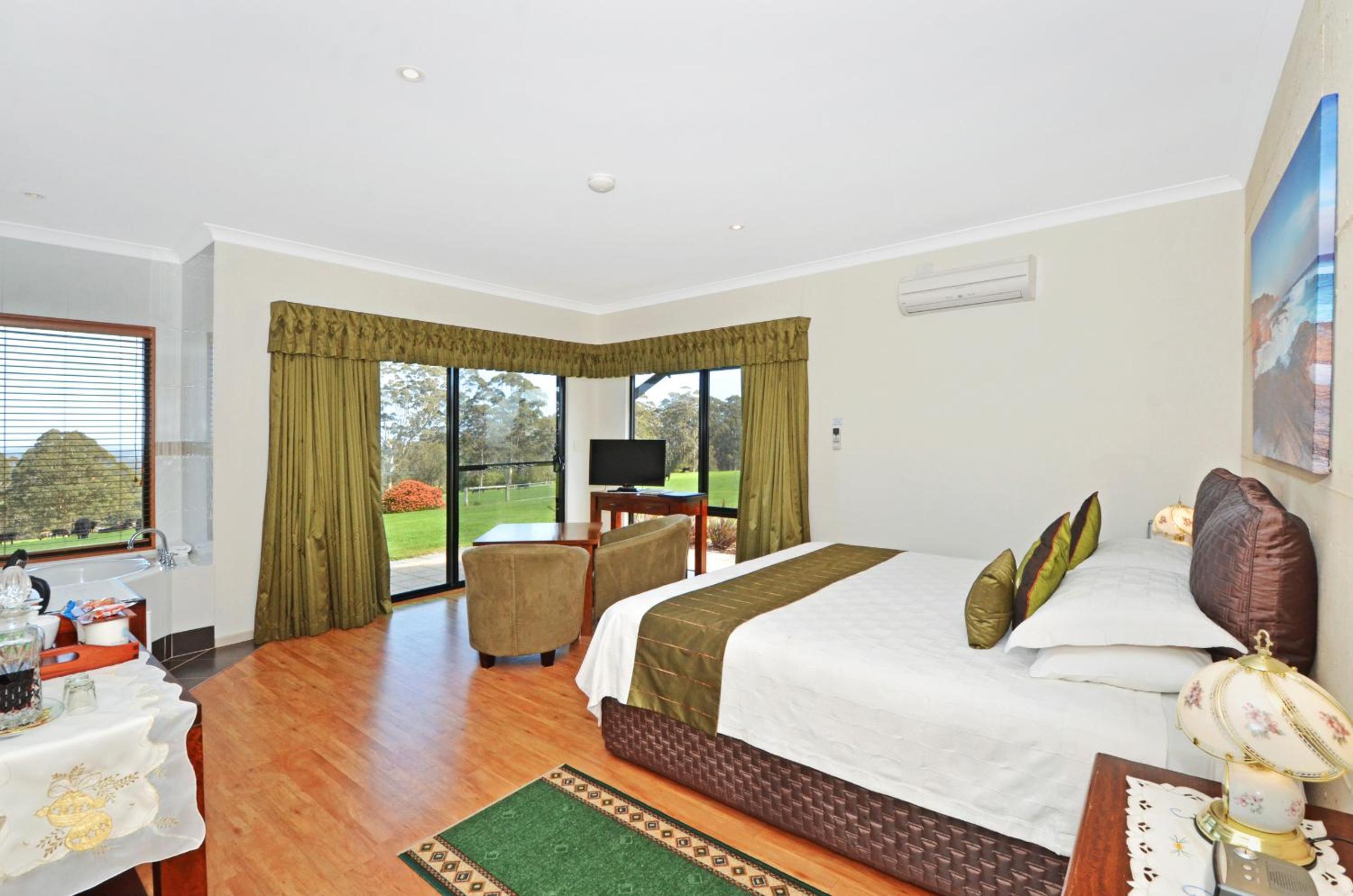 King Suite with Spa Bath photo 1