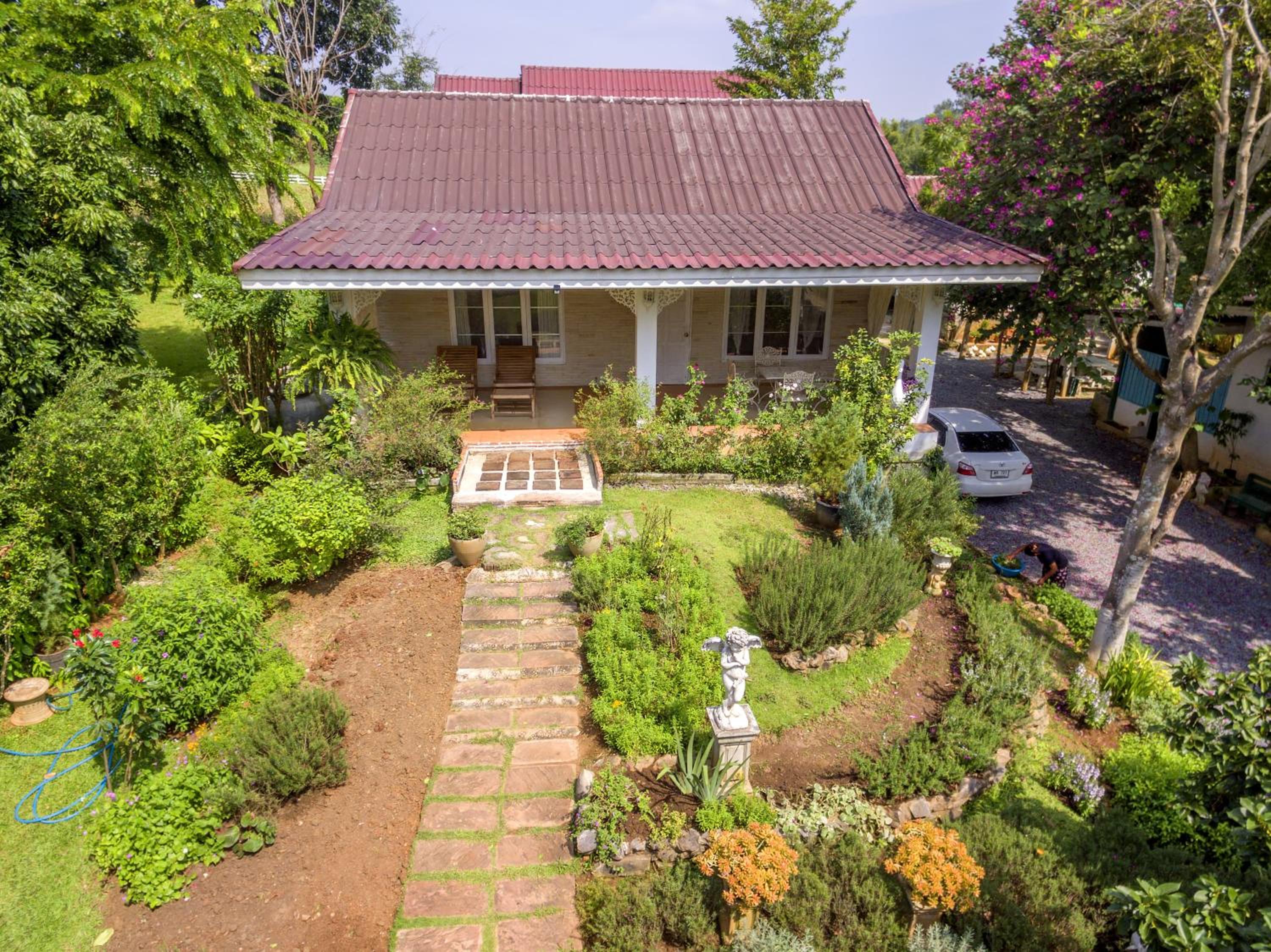 Three-Bedroom Country House photo 2