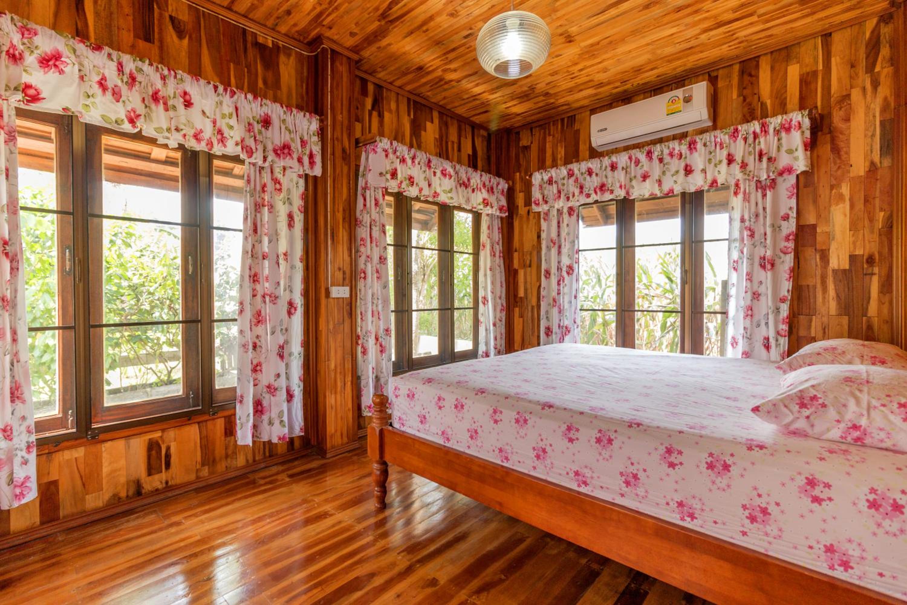 Two-Bedroom Cottage photo 2