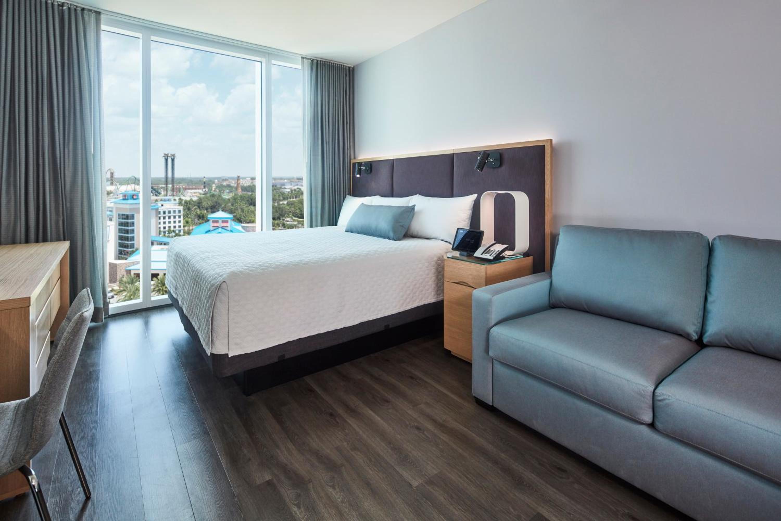 King Room - View - (Includes Early Park Admission*) - Photo 1