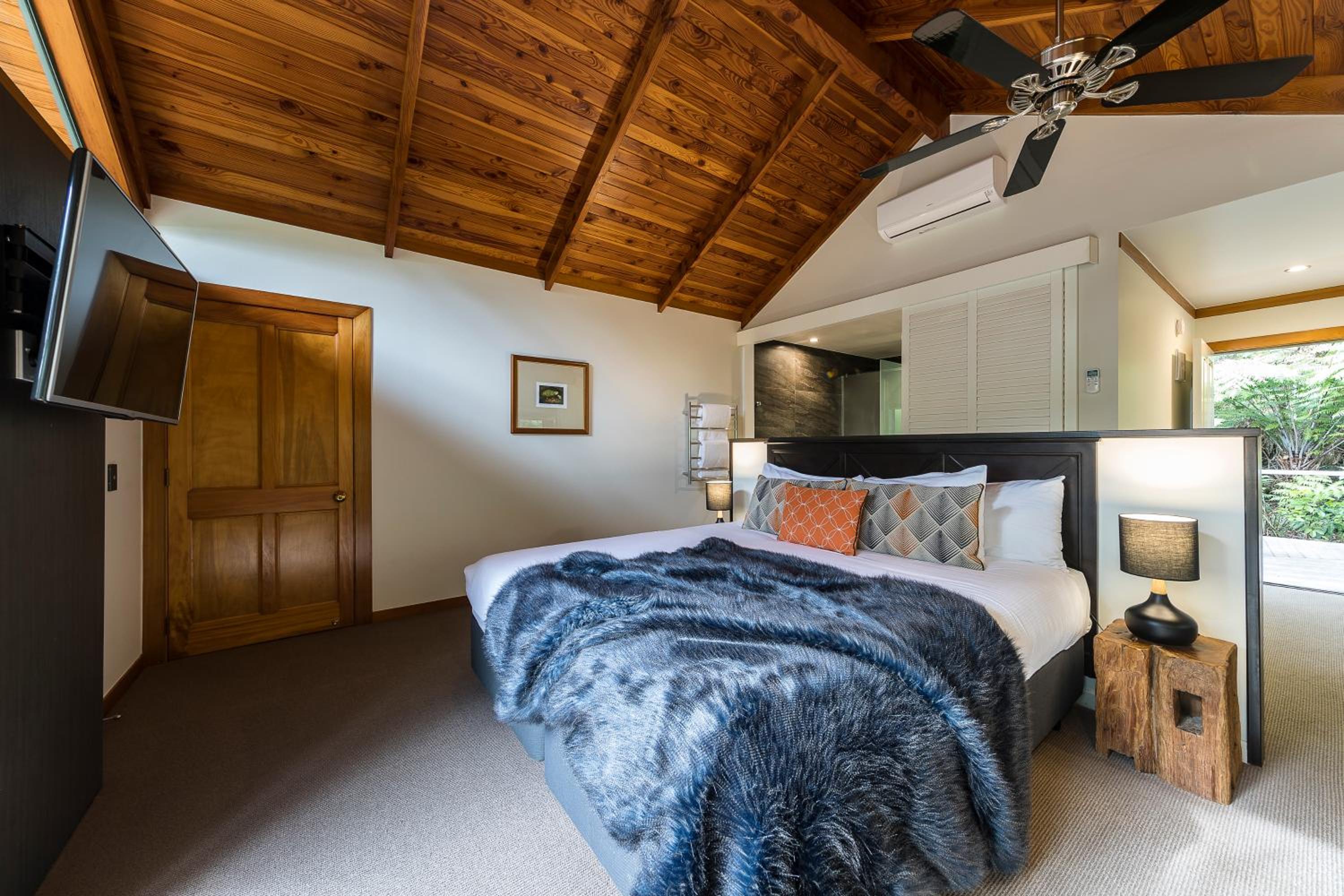 Deluxe King Room - Photo 3