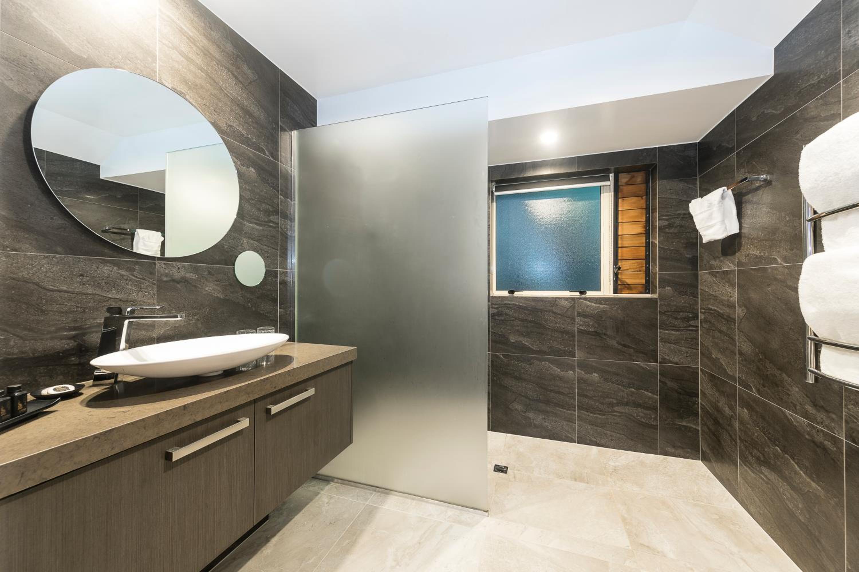 Standard King Room - Photo 2