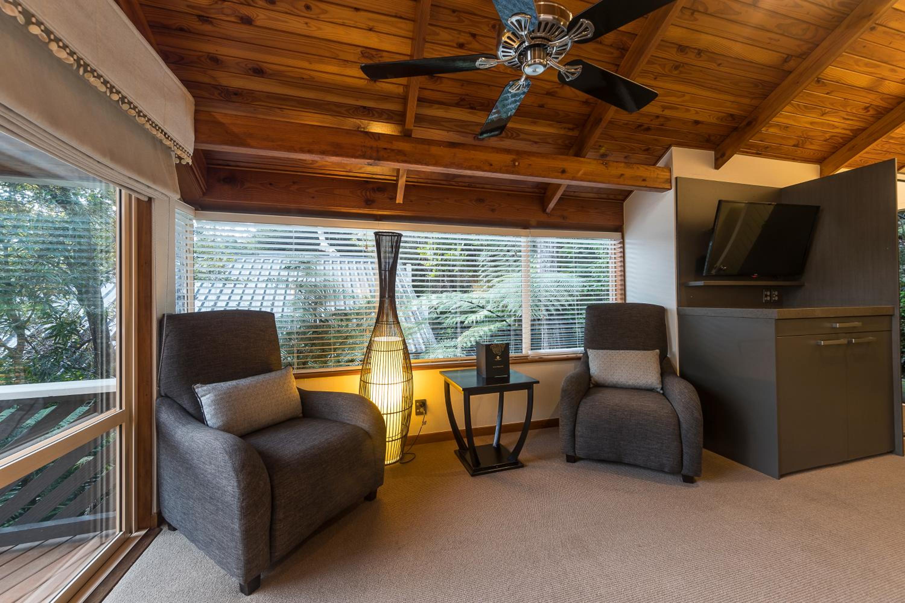 Standard King Room - Photo 4