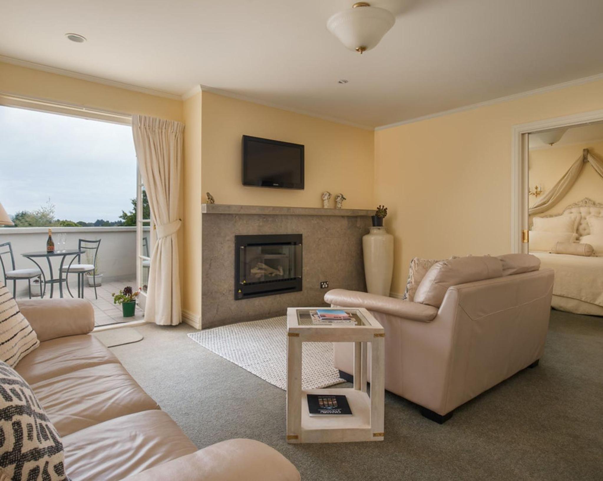 Premier One Bedroom Suite photo 2