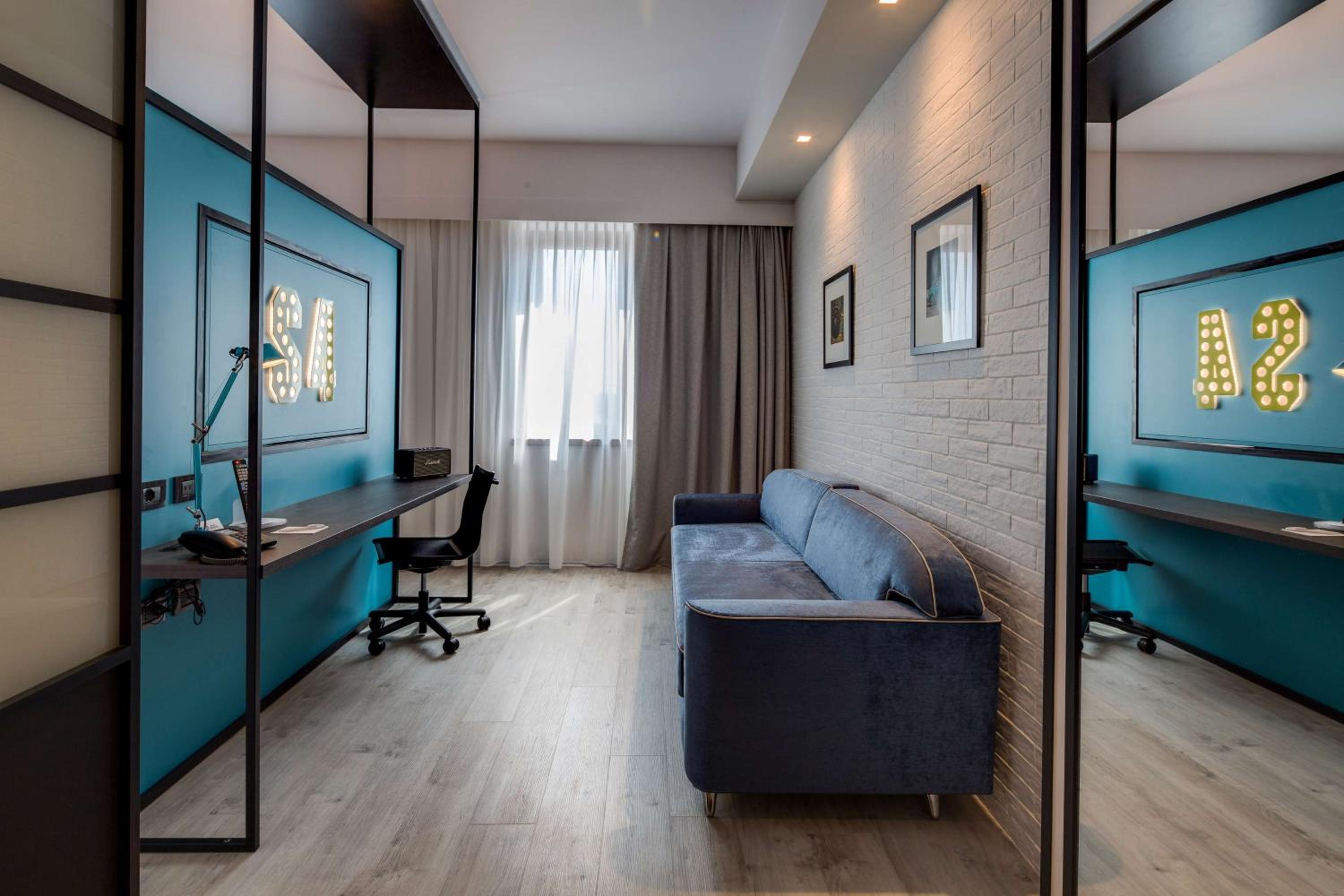 Executive King Suite - Photo 21