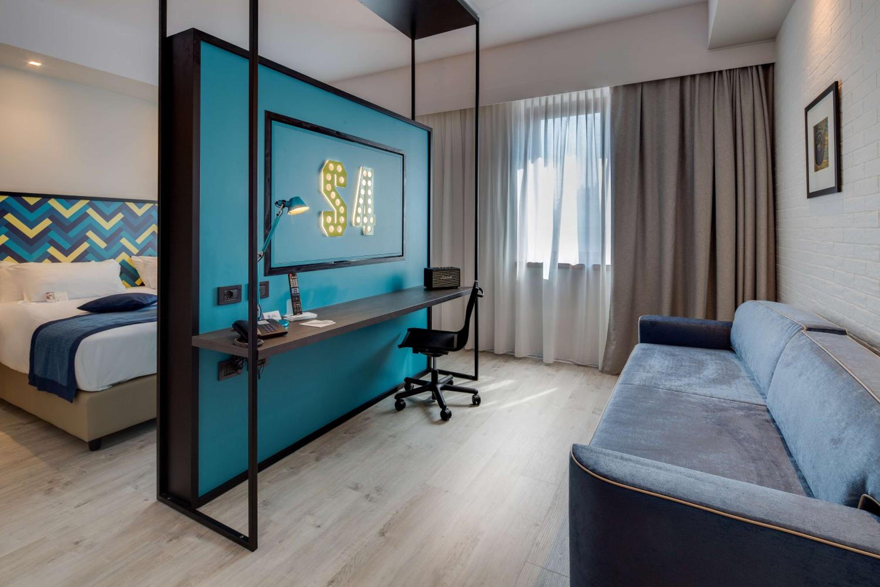 Executive King Suite - Photo 1