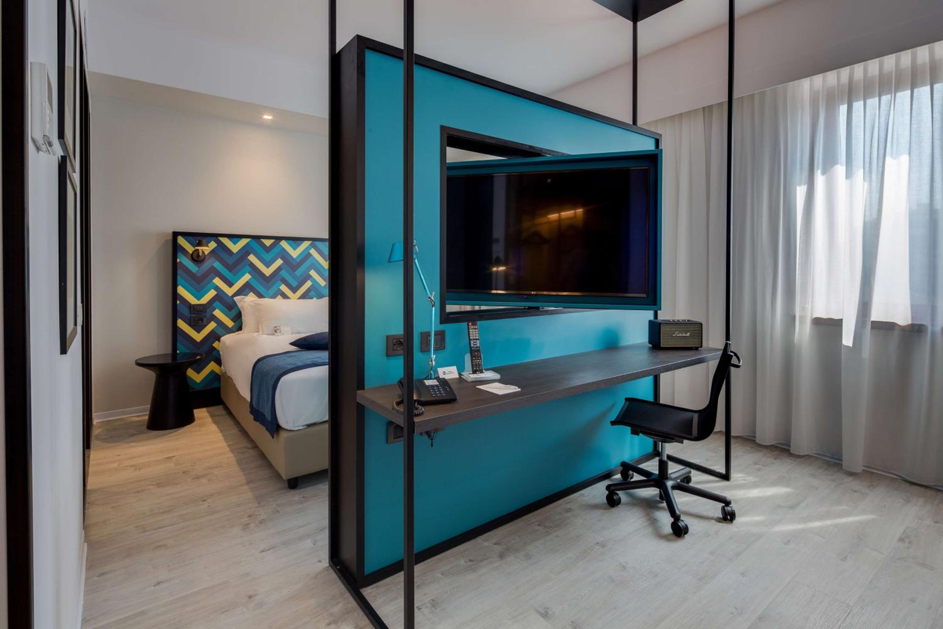 Executive King Suite - Photo 23