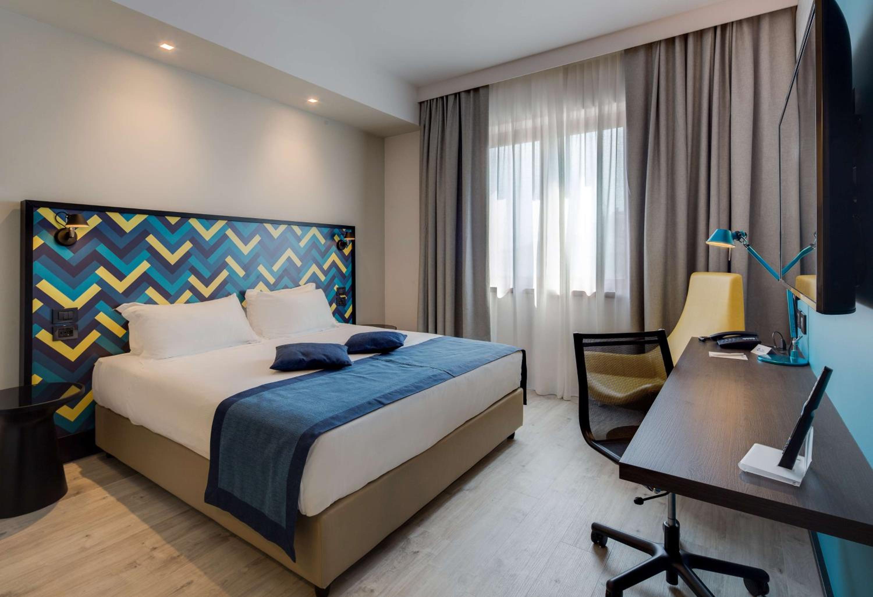 Standard King Room - Photo 1