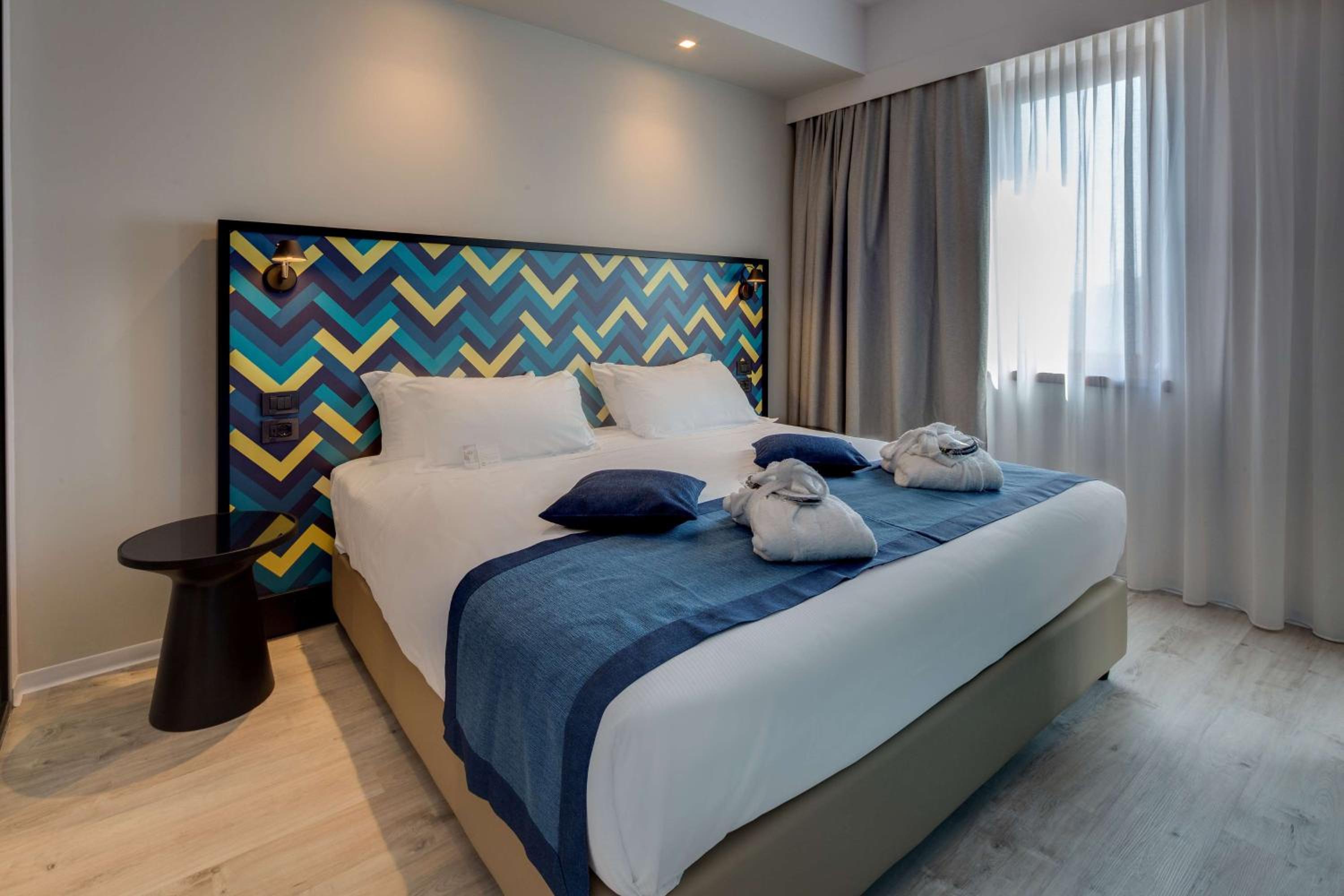 Executive King Suite - Photo 3