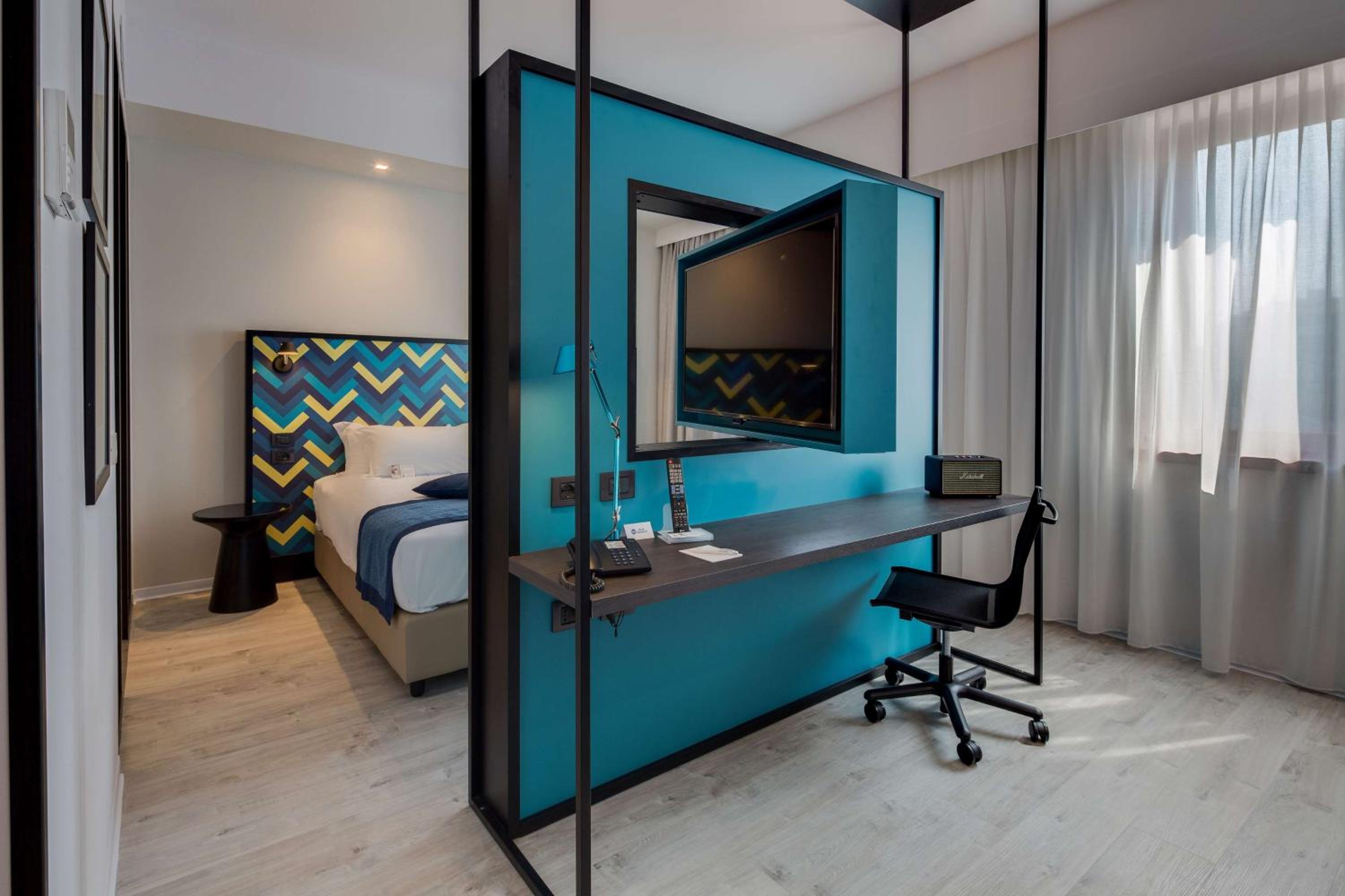 Executive King Suite - Photo 22