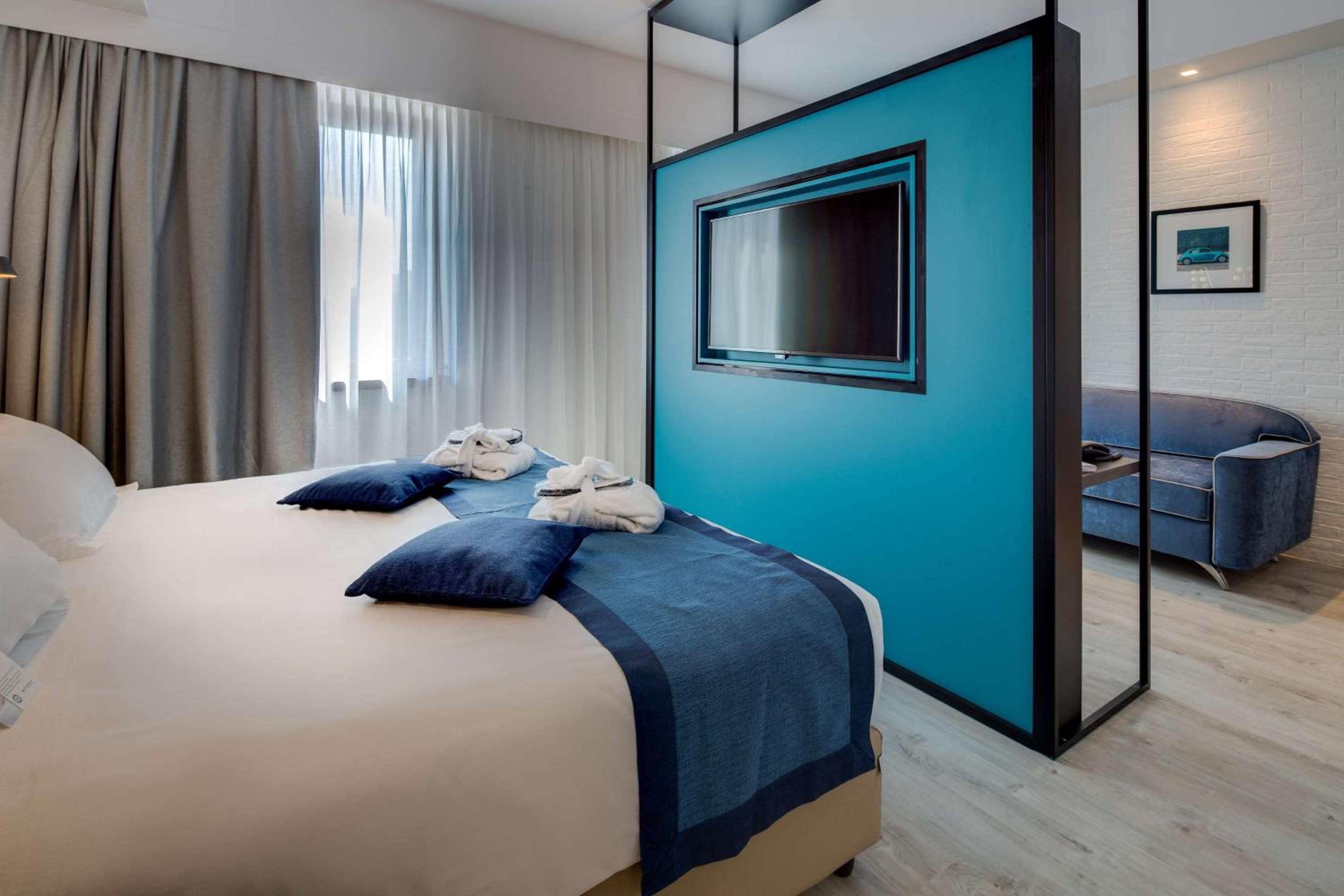 Executive King Suite - Photo 20