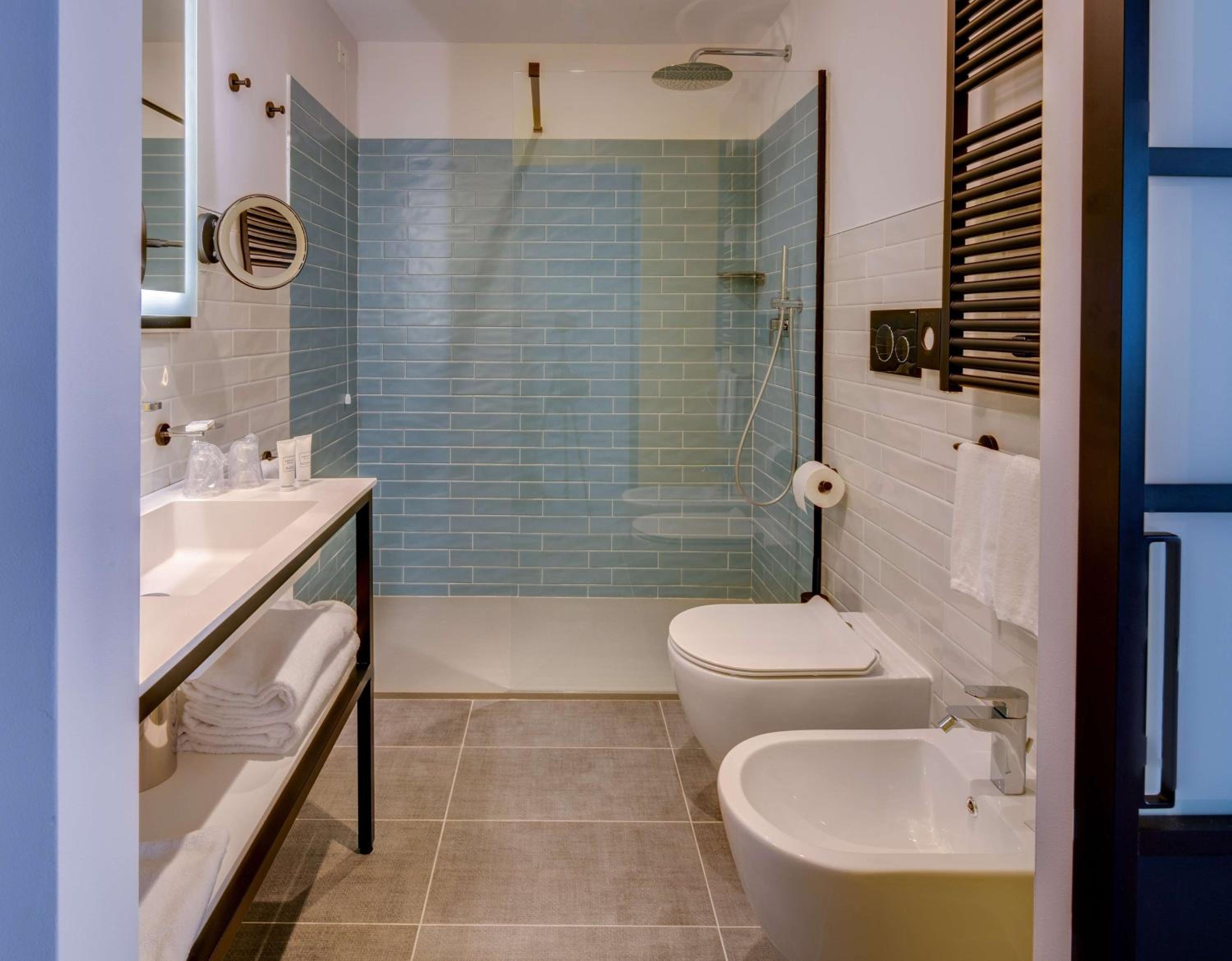 Standard King Room - Photo 6