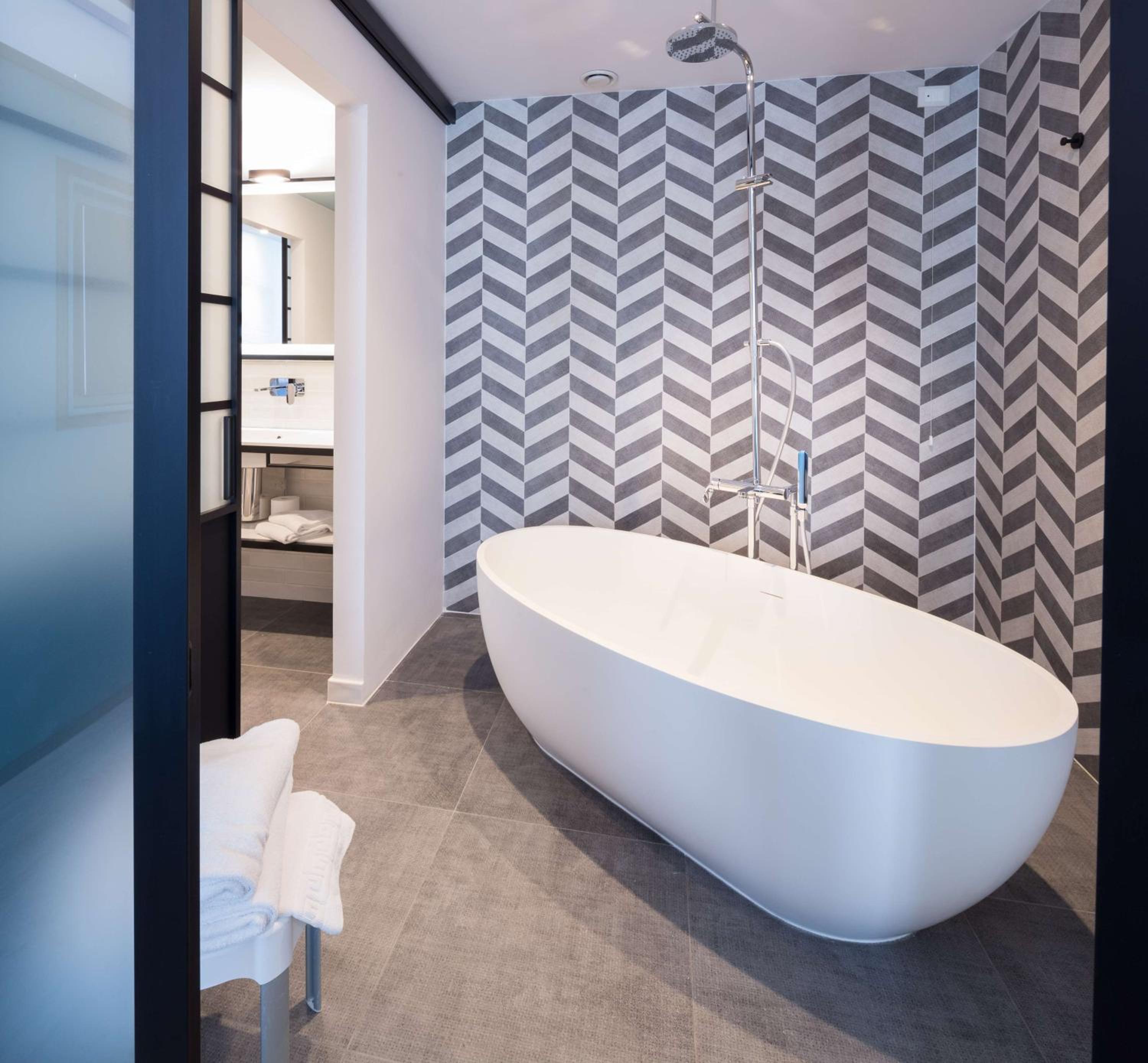 Executive King Suite - Photo 19