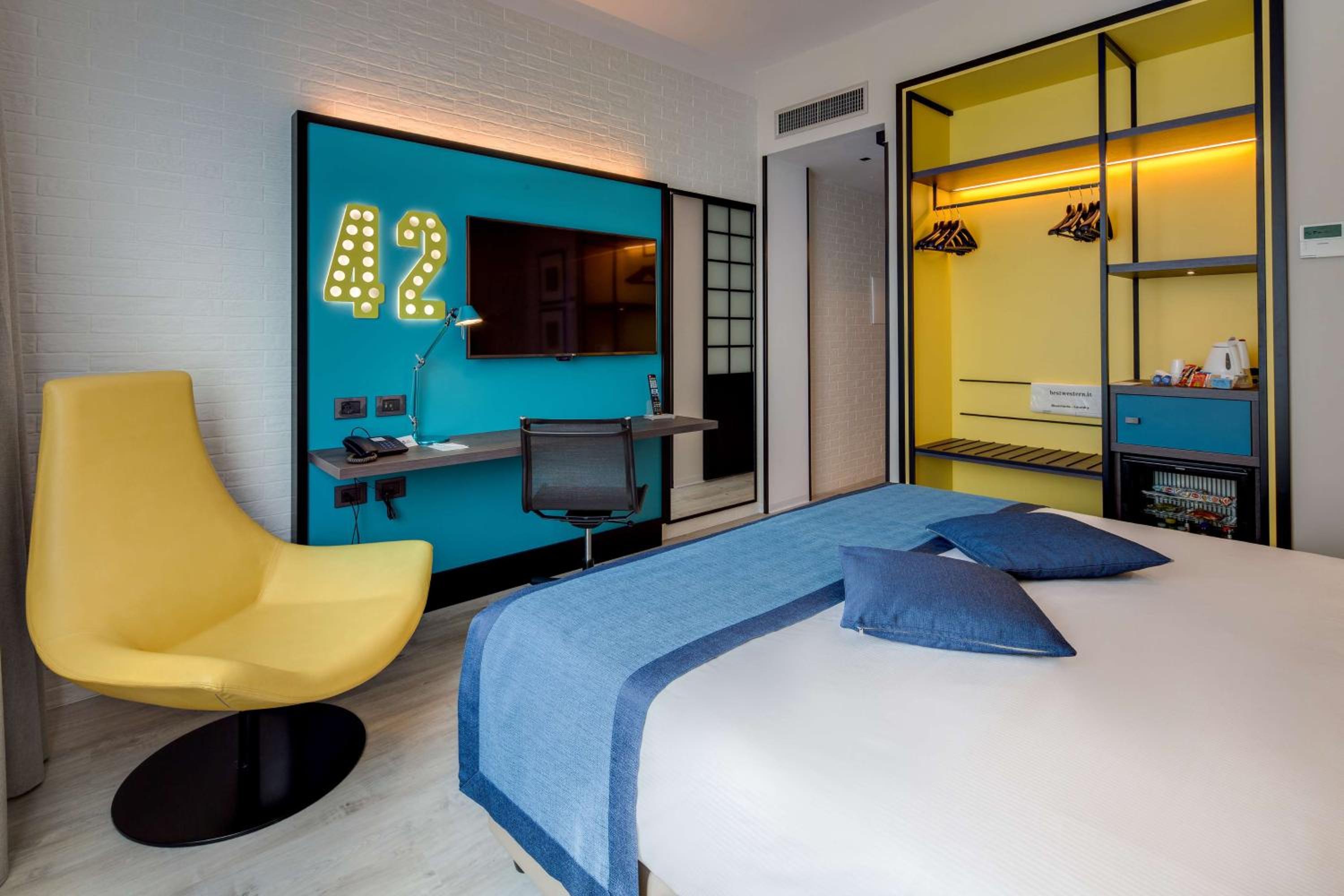 Standard King Room - Photo 3