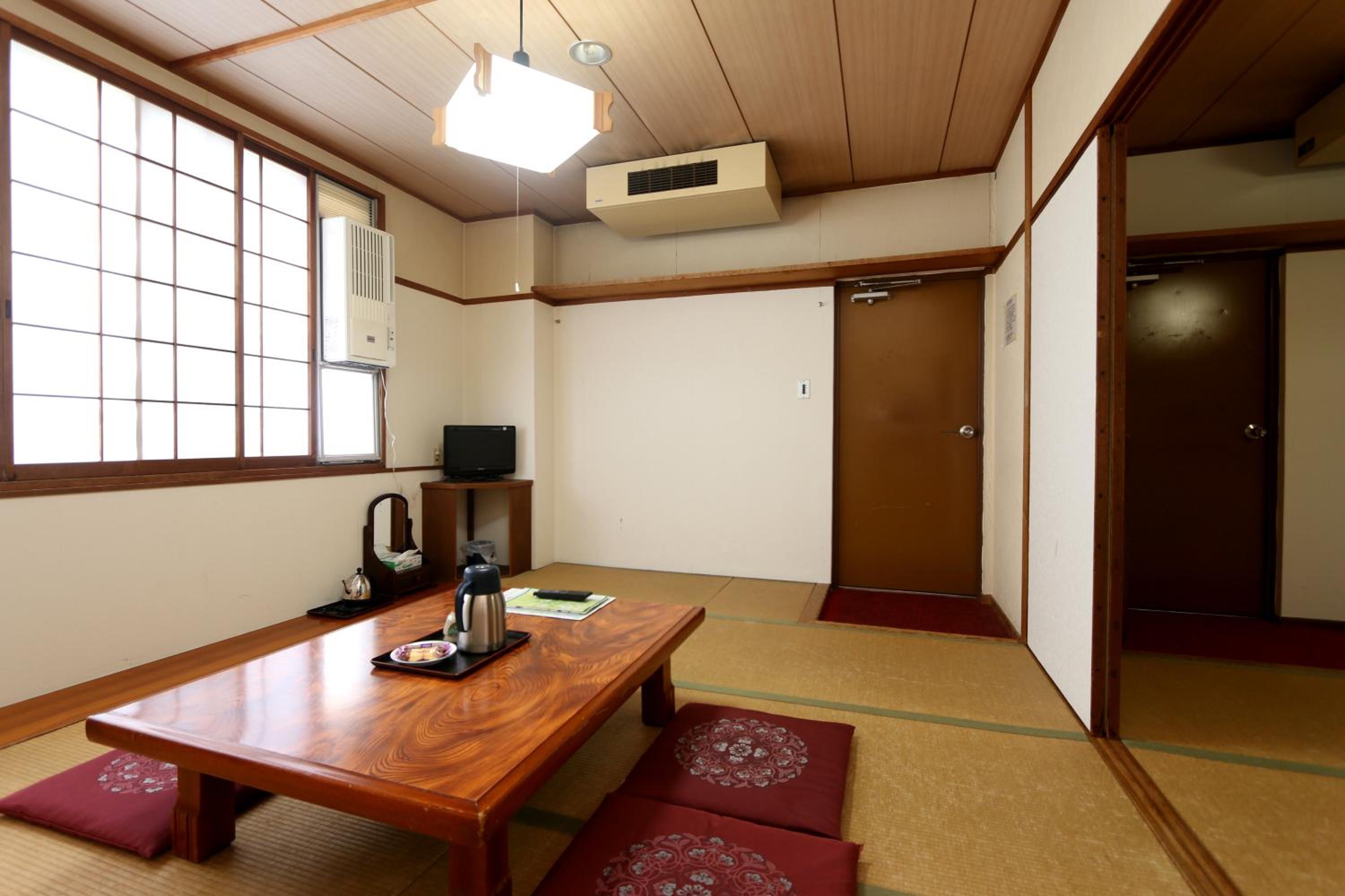 Japanese-Style Quadruple Room with Shared Bathroom photo 1