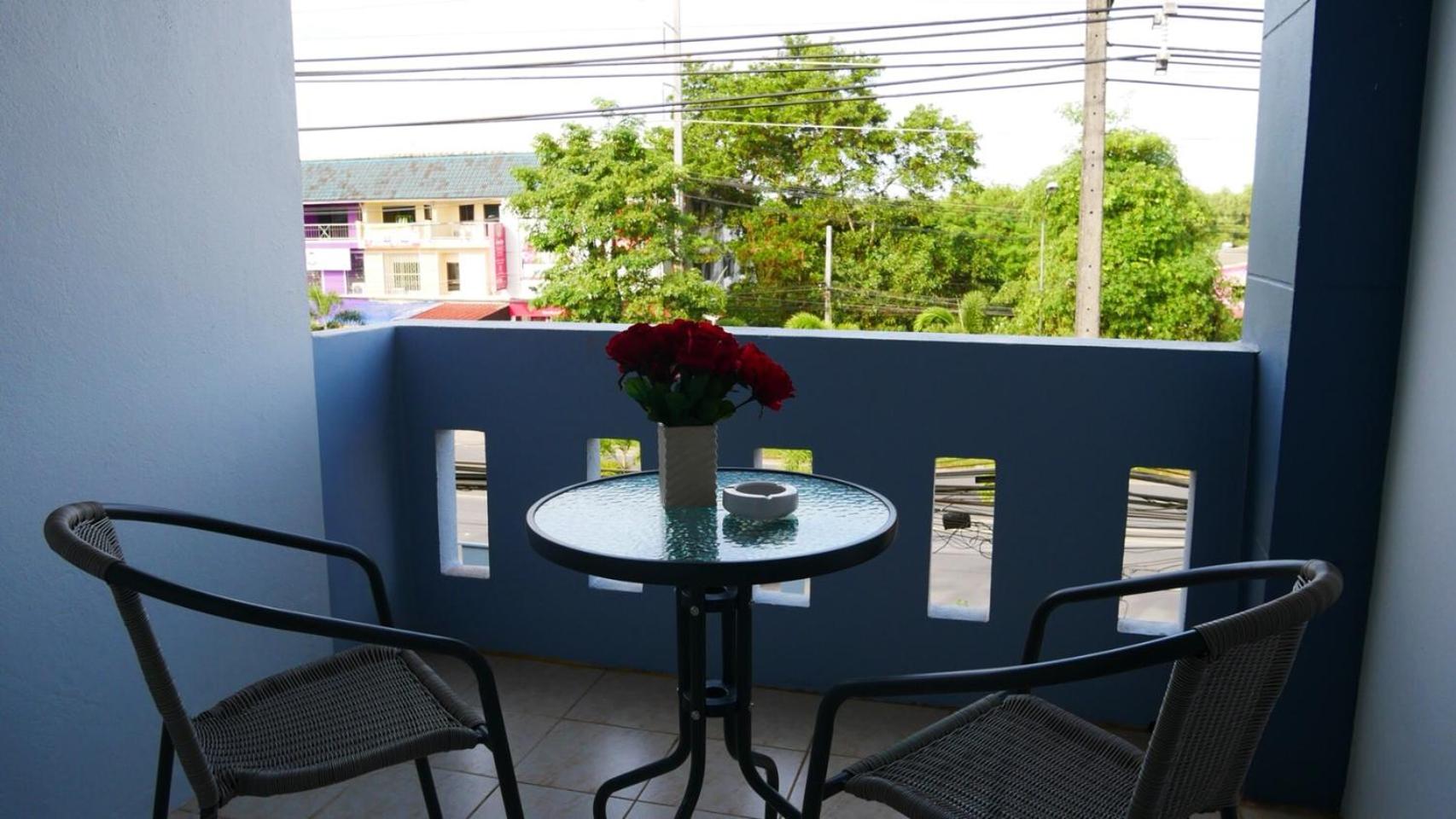 Deluxe Double Room with Balcony photo 3