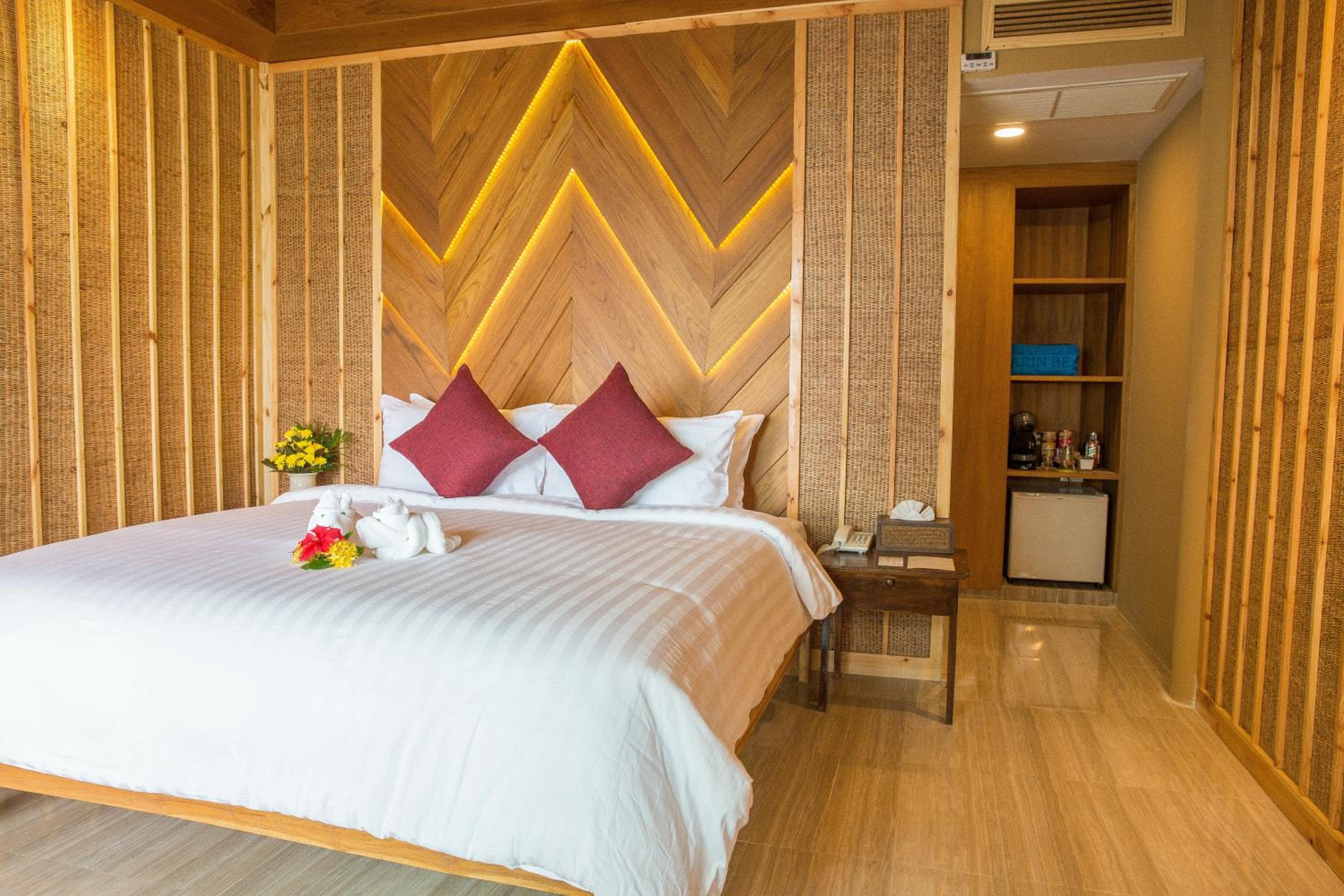 Deluxe Beach Front Villa - Photo 2