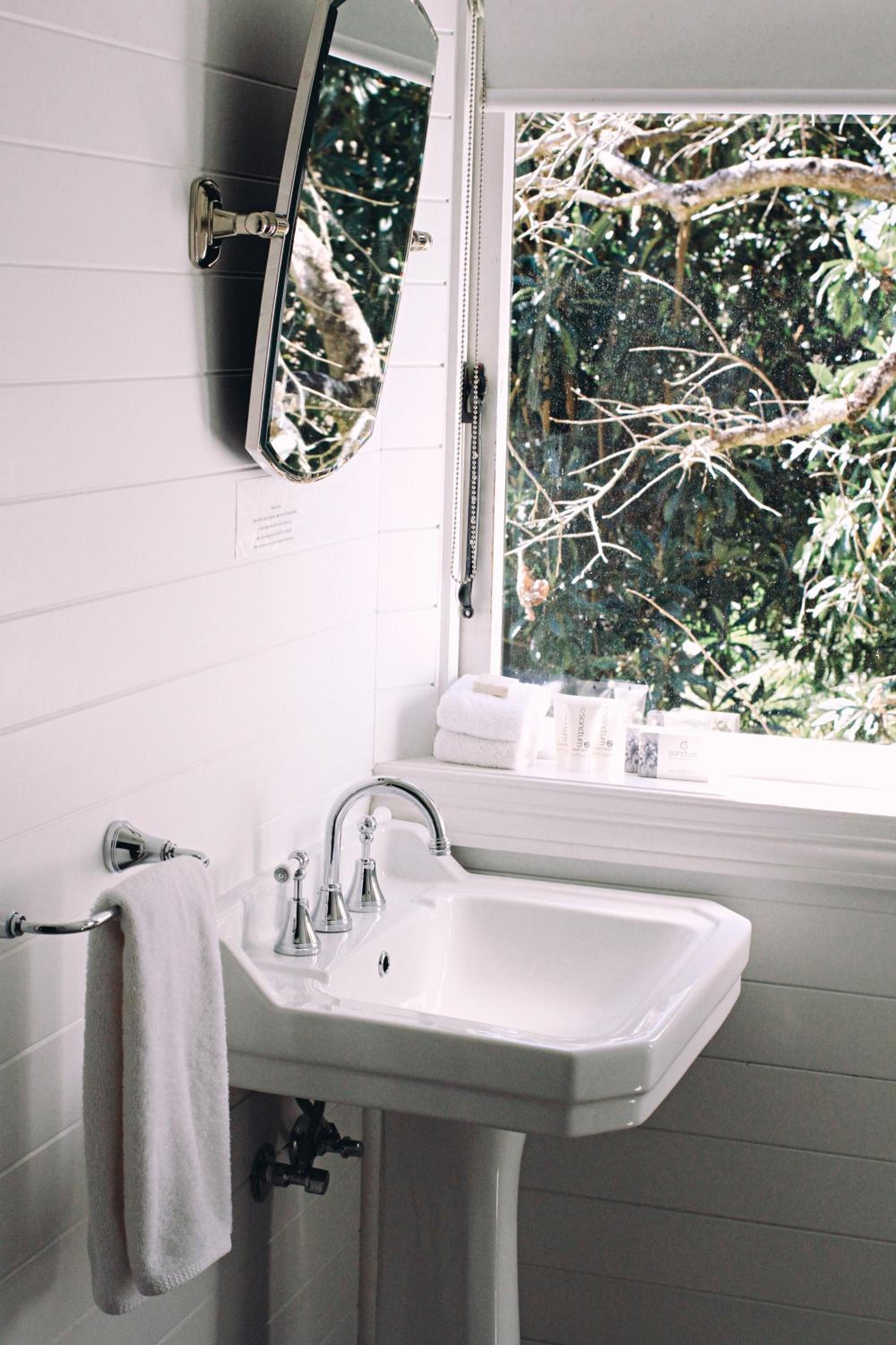 Suite 7 - Mary James photo 3