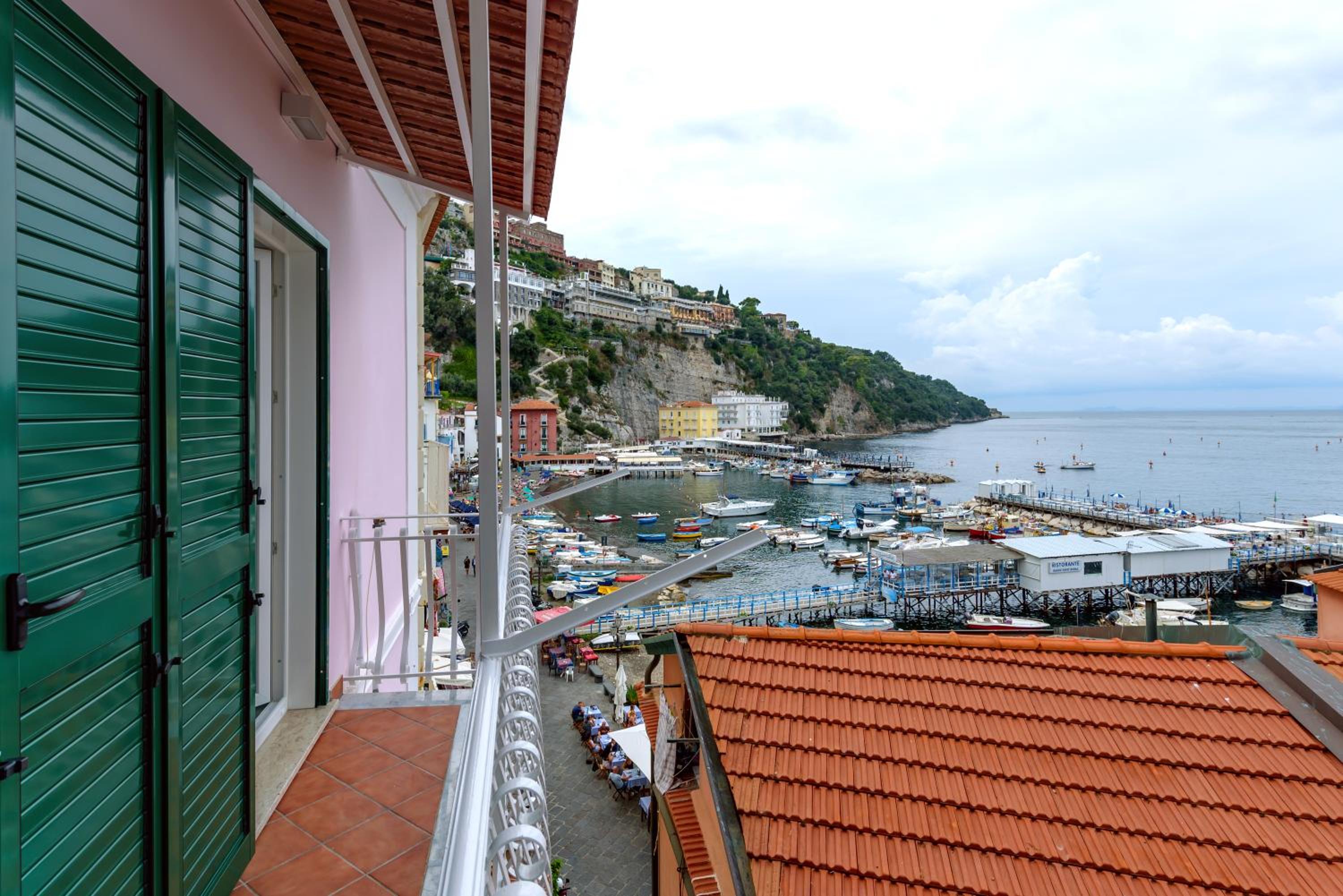 Deluxe Double Room with Balcony and Sea View - Photo 7