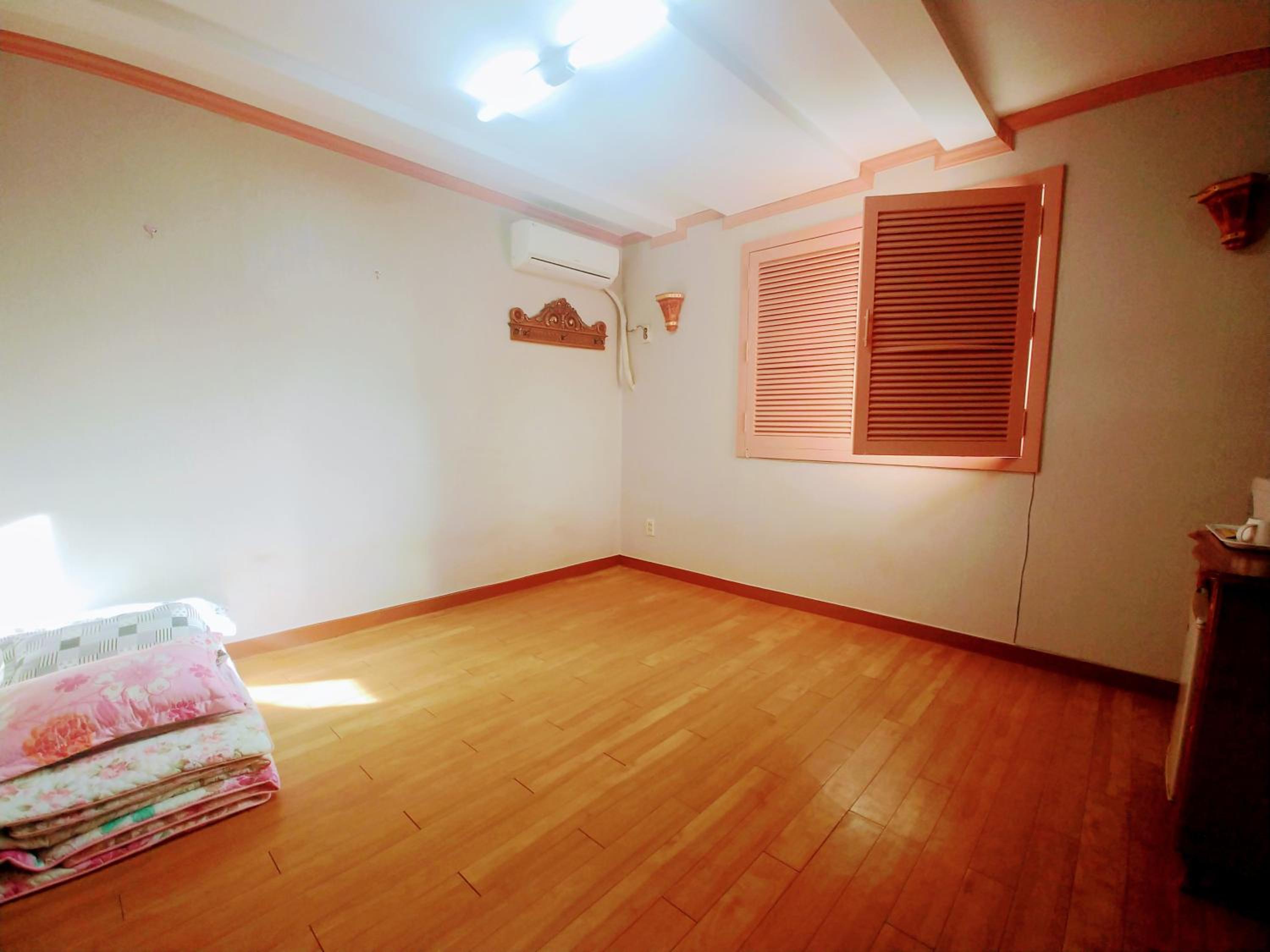 Economy Double Room photo 3