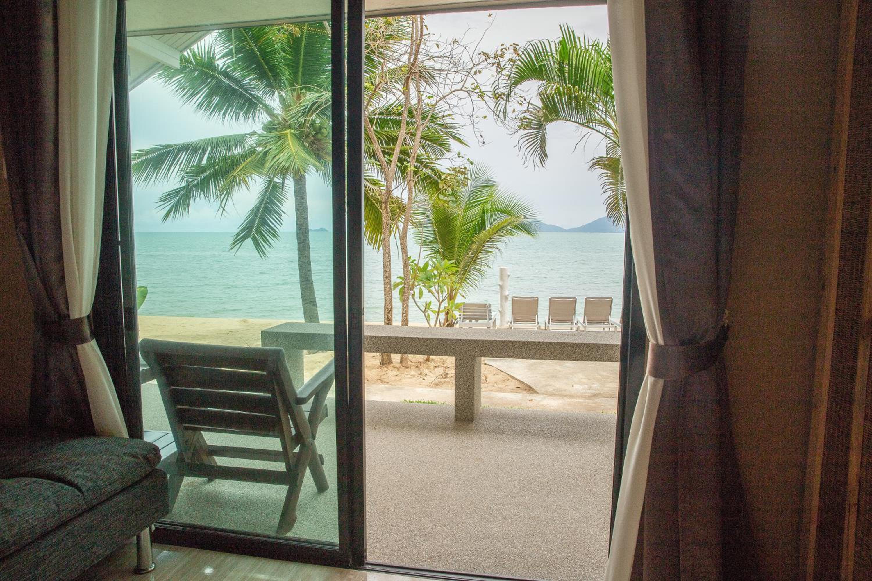 Deluxe Beach Front Villa - Photo 5