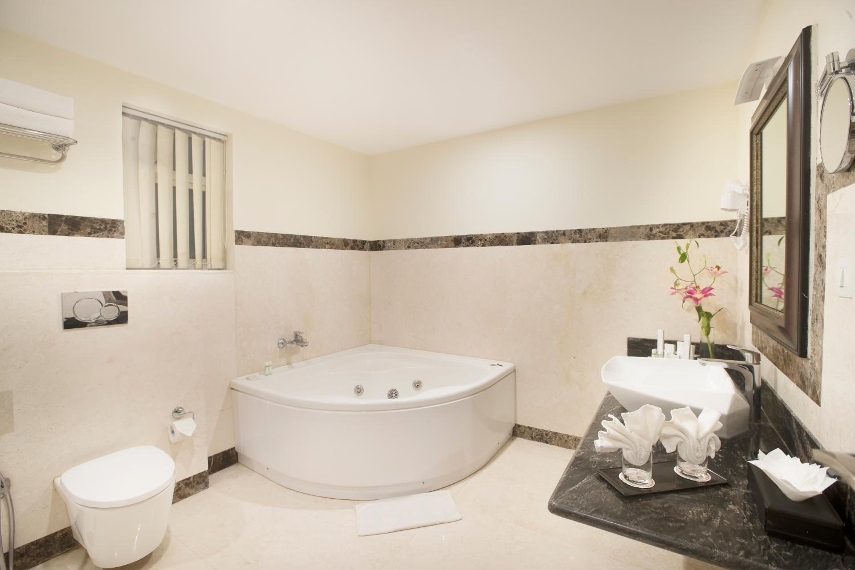 Executive Suite with One way Airport transfer,15% Discount on Food and Soft Beverage and Spa Executive Suite with One way Airport transfer,15% Discount on Food and Soft Beverage and Spa