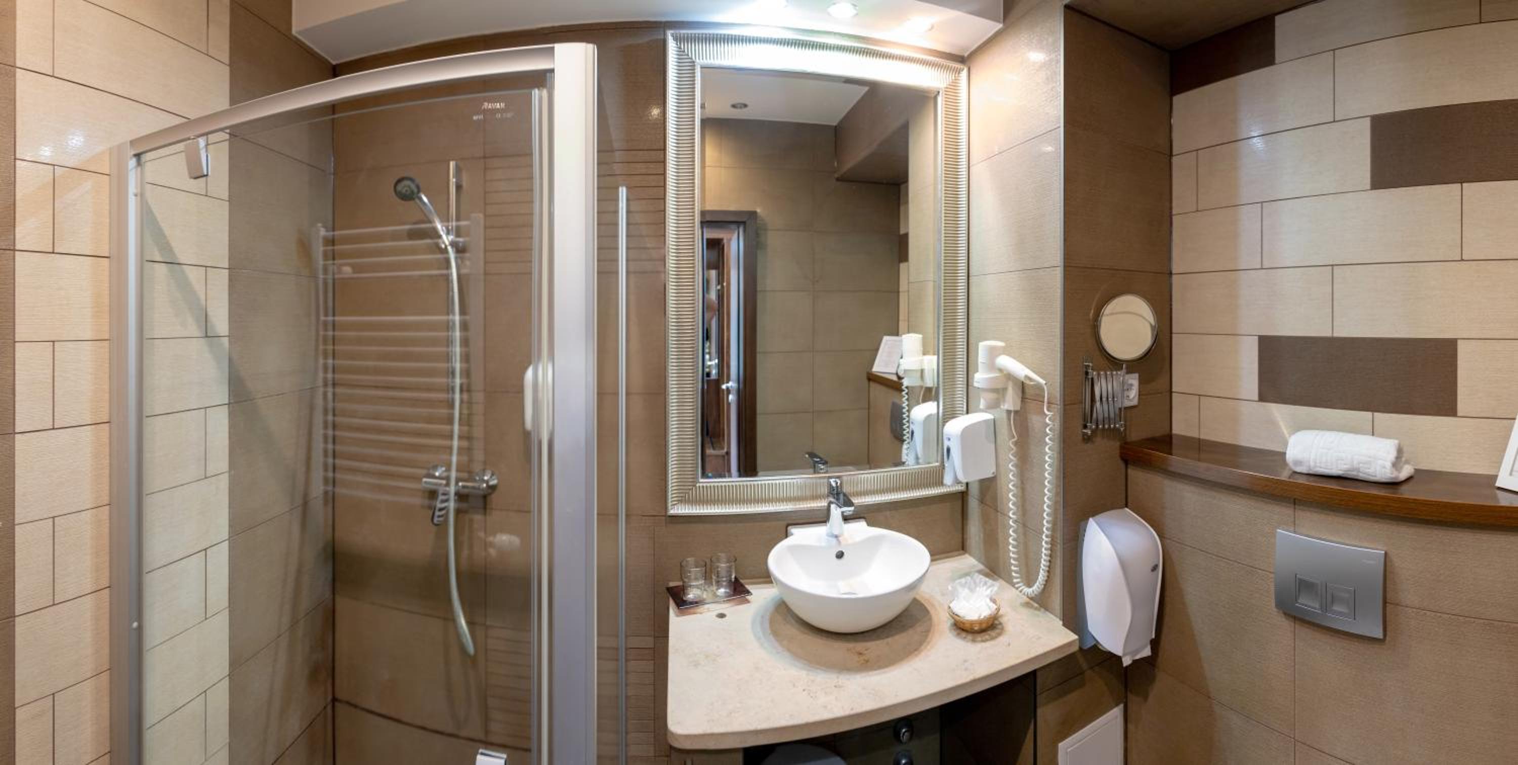 Superior Double or Twin Room - Photo 17