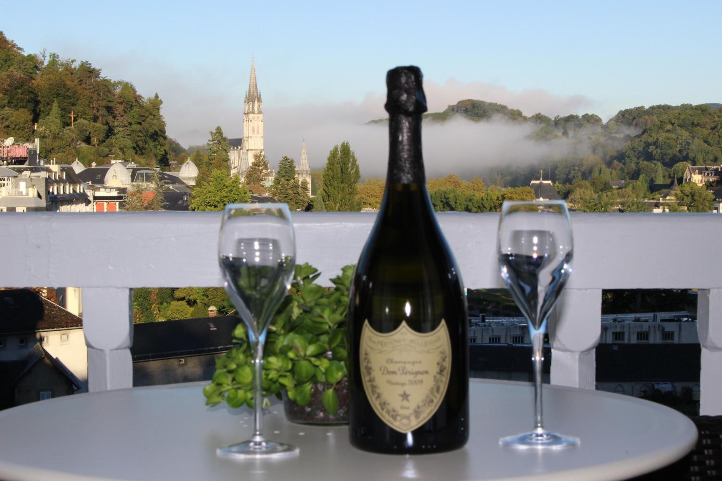 Suite Junior avec Balcon et Accès Gratuit au Spa – Vue sur Sanctuaire Suite Junior avec Balcon et Accès Gratuit au Spa – Vue sur Sanctuaire