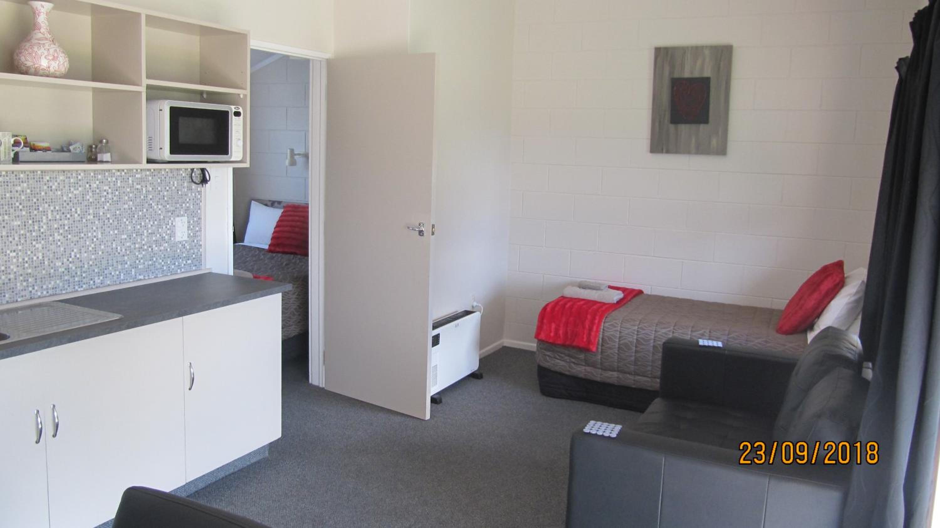One-Bedroom Apartment - Photo 7