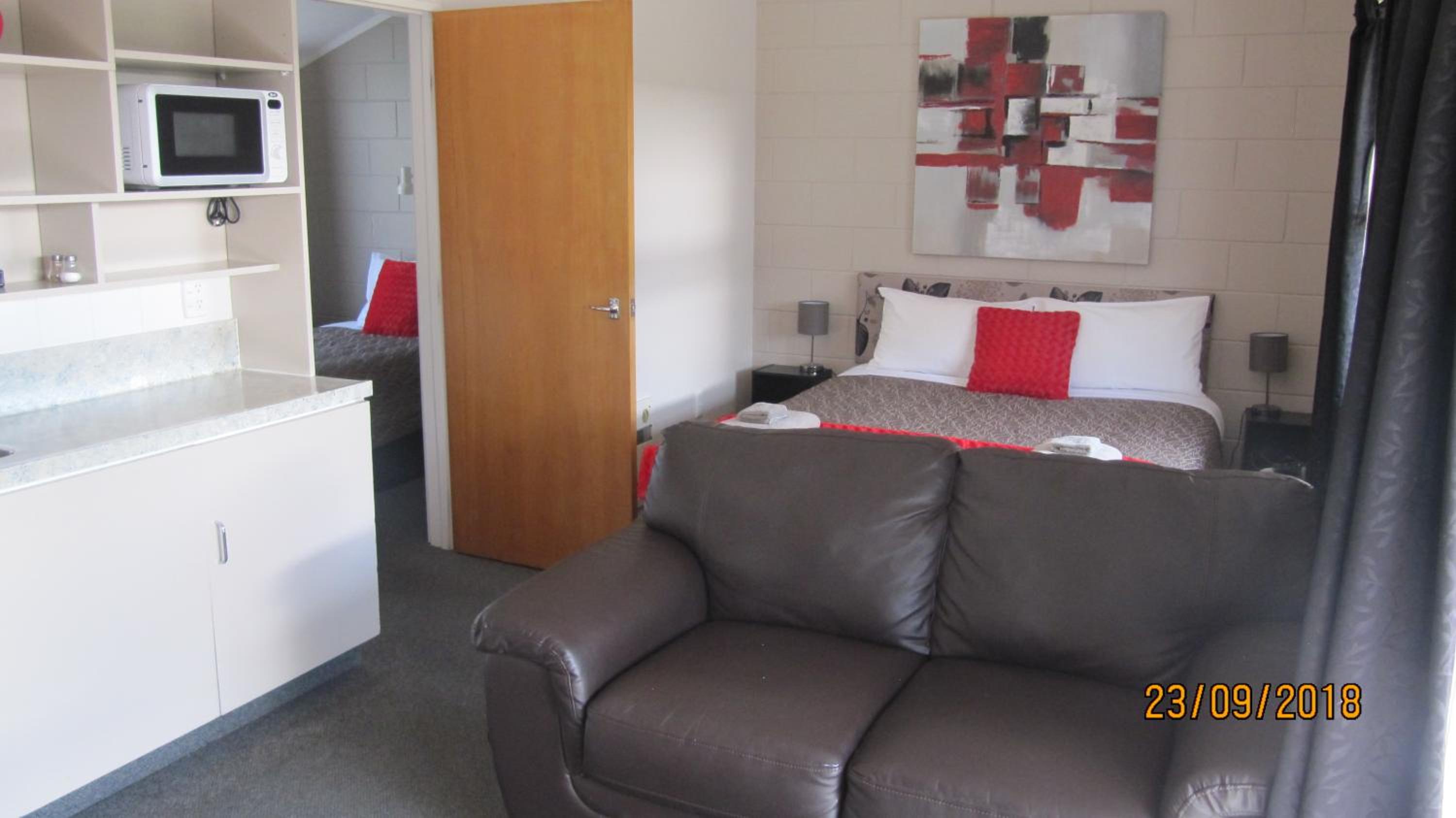 One-Bedroom Apartment - Photo 8