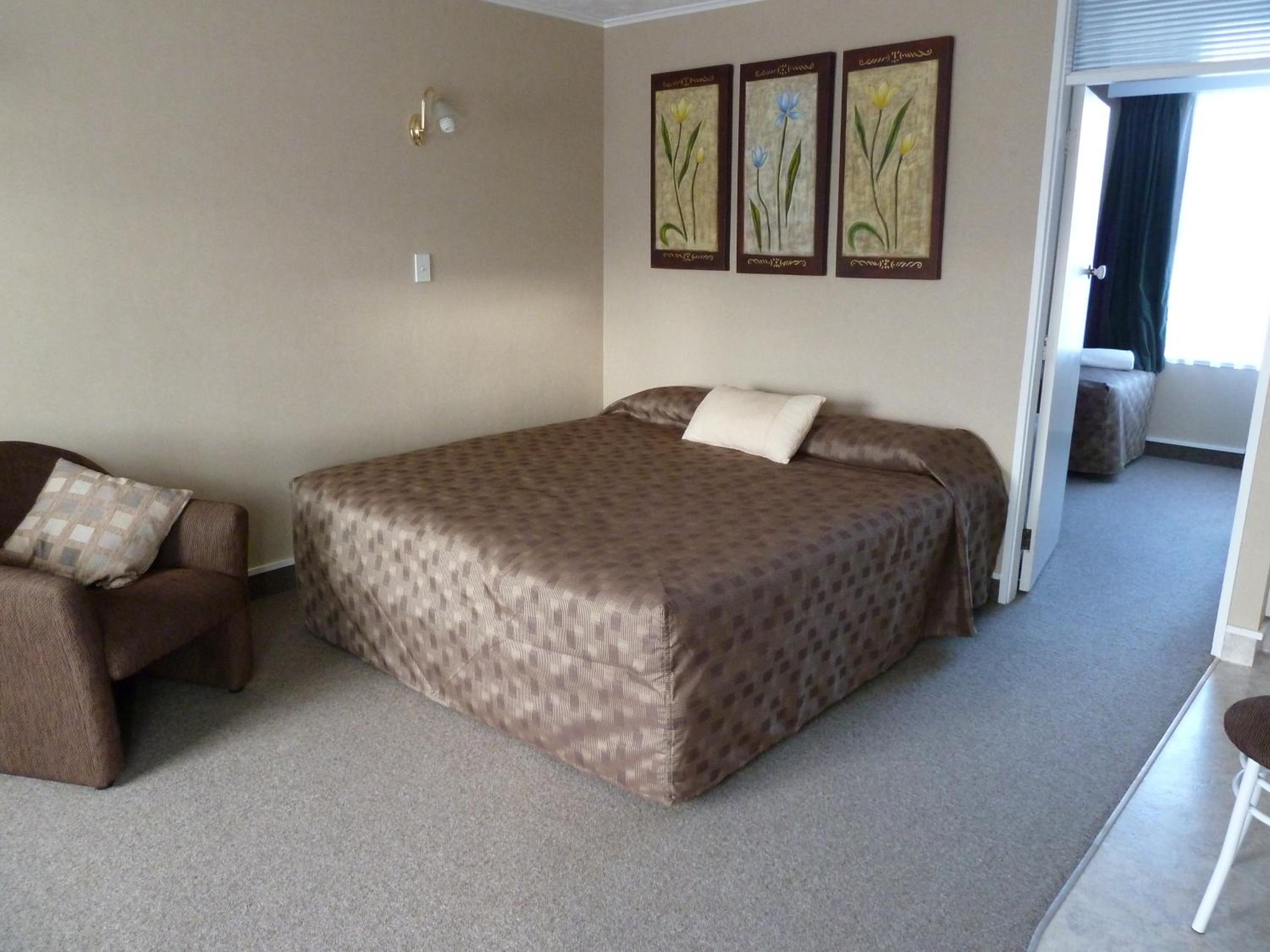 One-Bedroom Apartment (4 Adults) photo 3