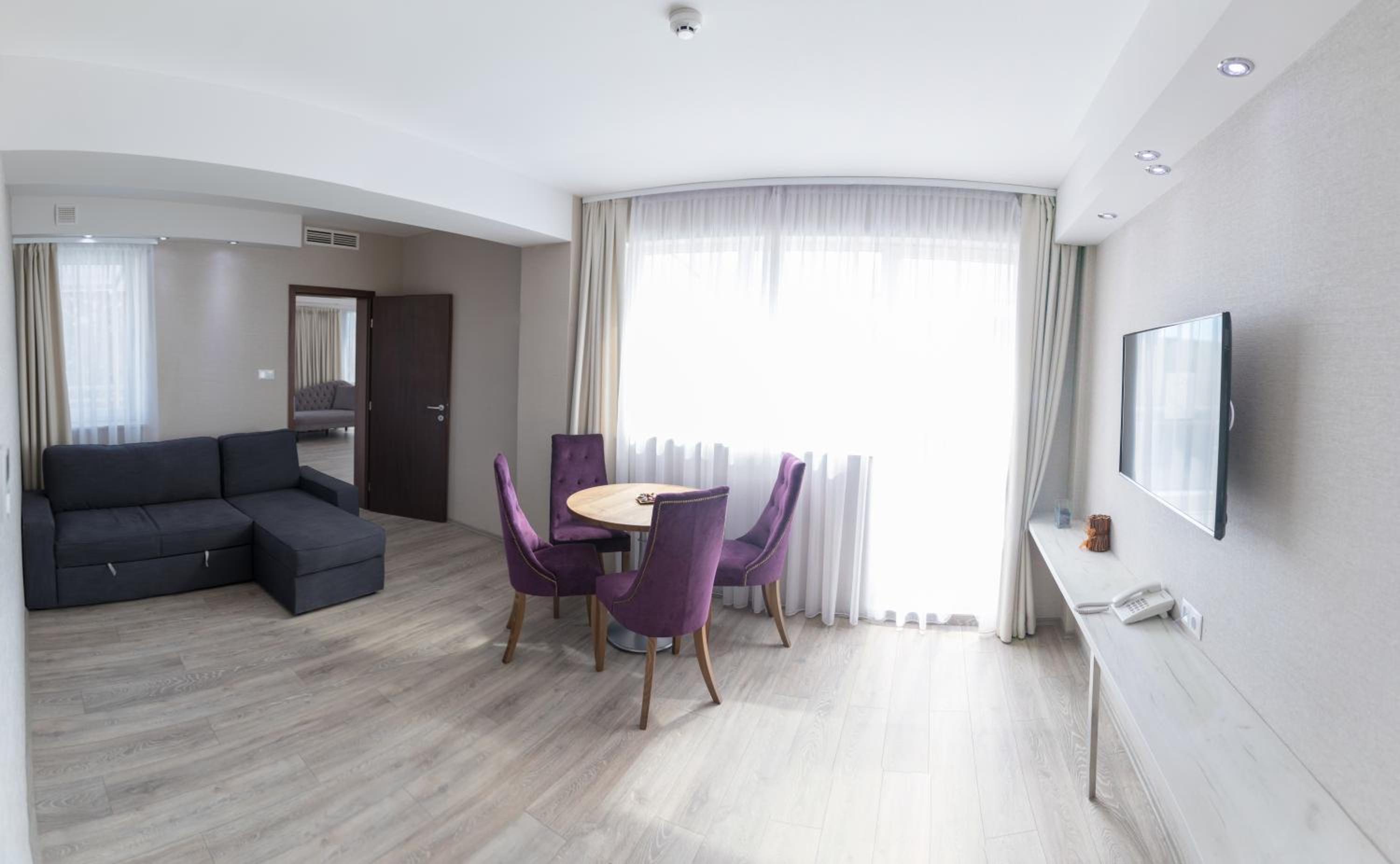 Superior Suite - Photo 10
