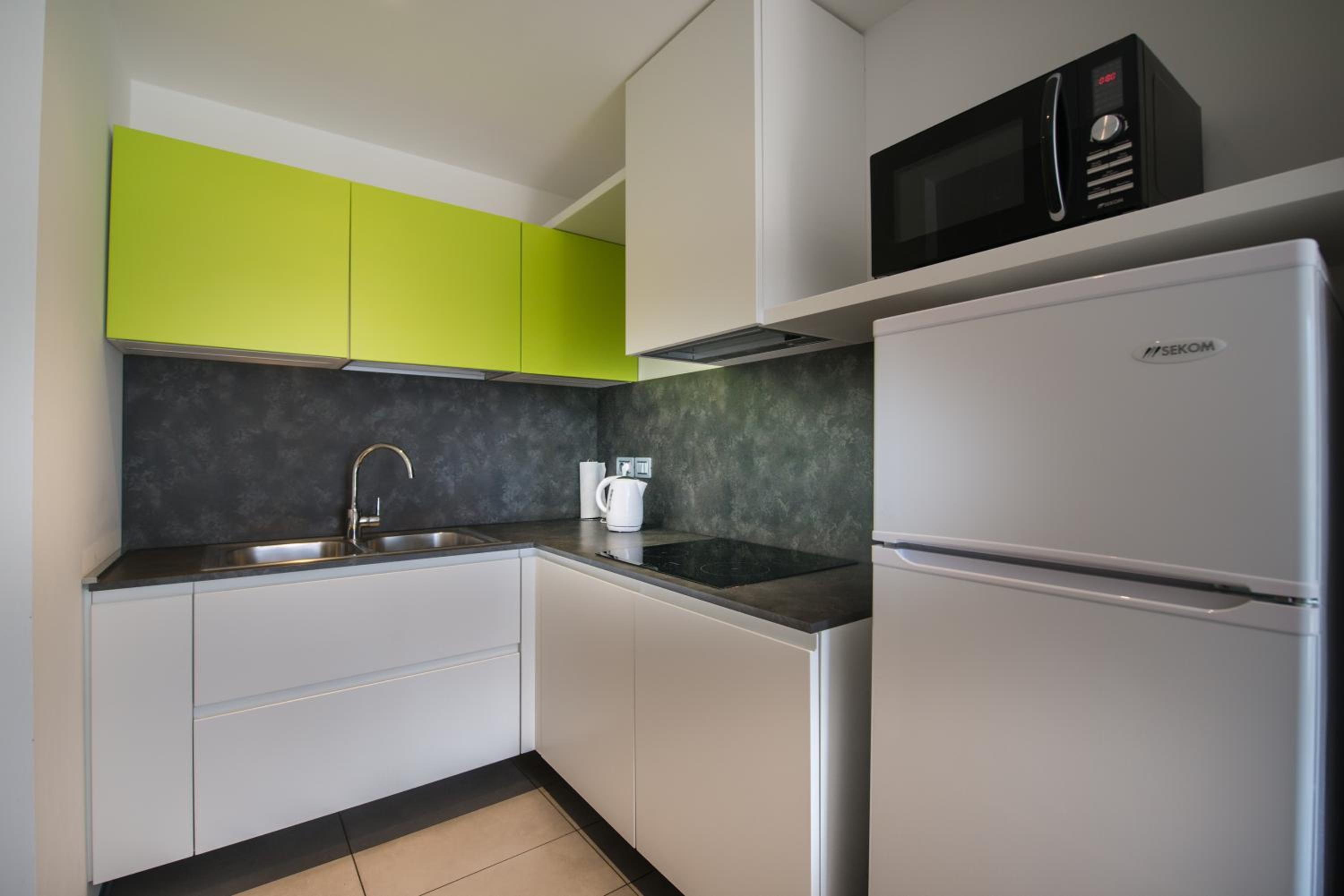 Comfort Apartment with Lake View - Photo 12