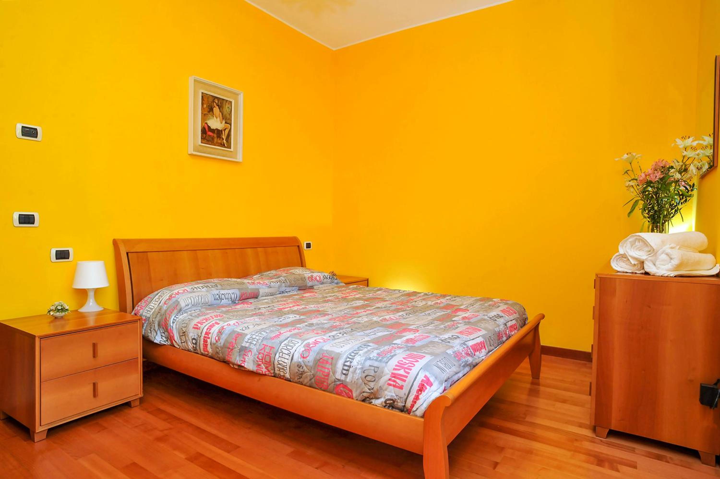 Three-Bedroom Apartment - Via Valassina 4