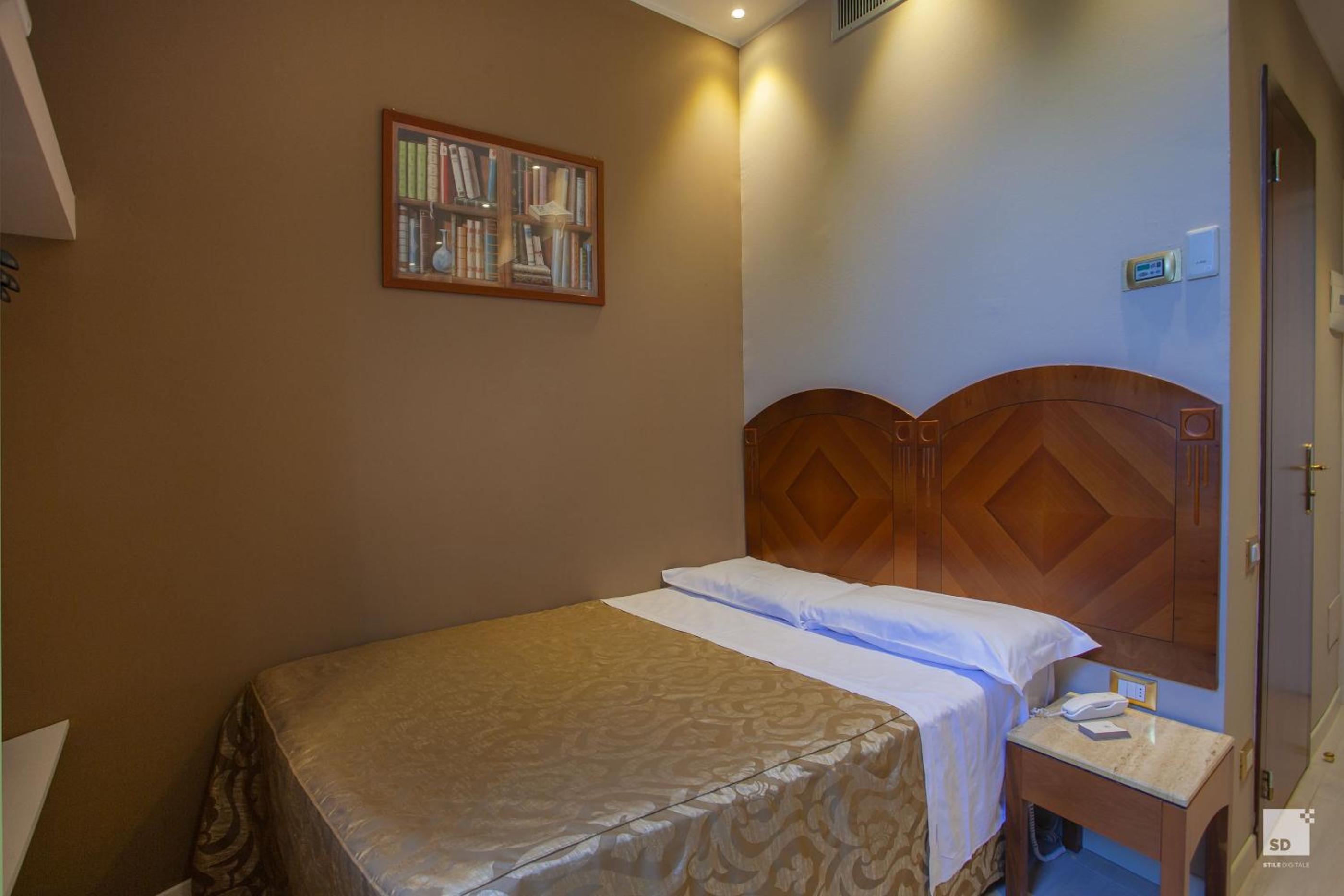 Economy Double Room - Photo 4