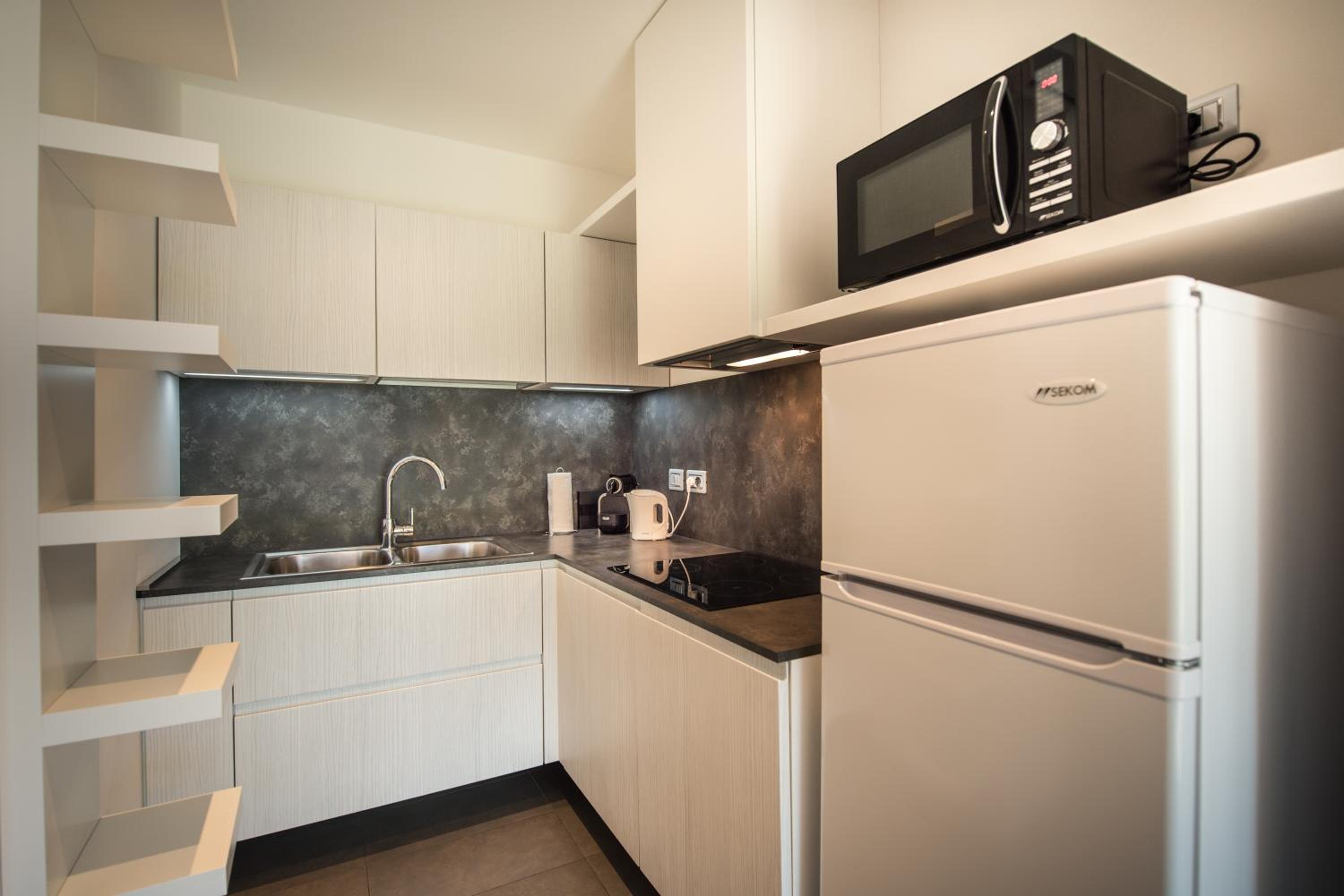 Comfort Apartment - Photo 11