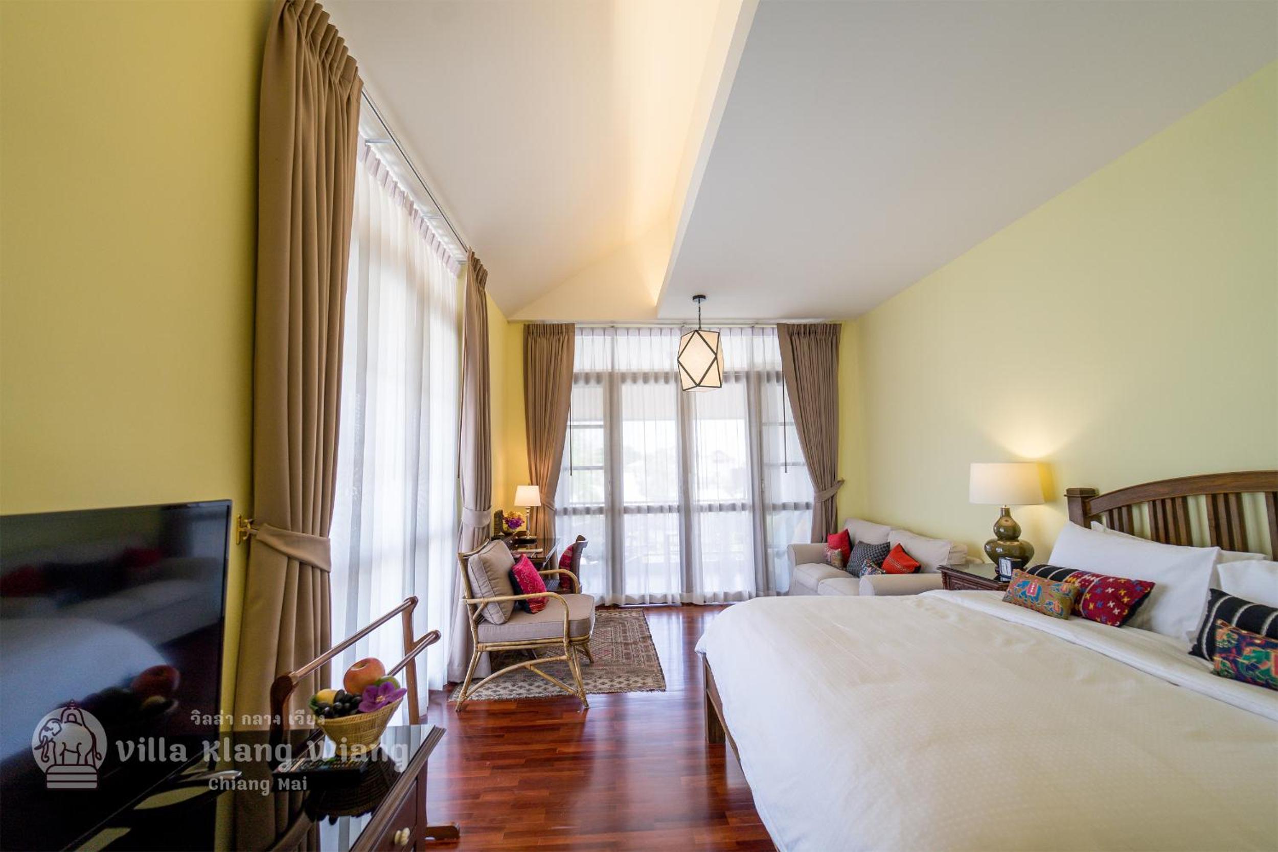 Deluxe King Room - Photo 1